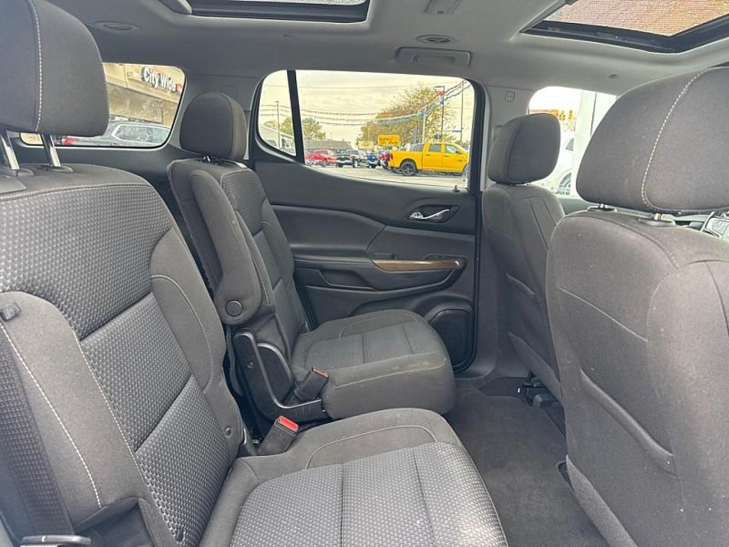 2020 WHITE /BLACK GMC Acadia SLE-1 AWD (1GKKNRLS1LZ) with an 3.6L V6 DOHC 24V engine, 6A transmission, located at 3304 Woodville Road, Northwood, OH, 43619, (419) 210-8019, 41.612694, -83.480743 - Photo#15