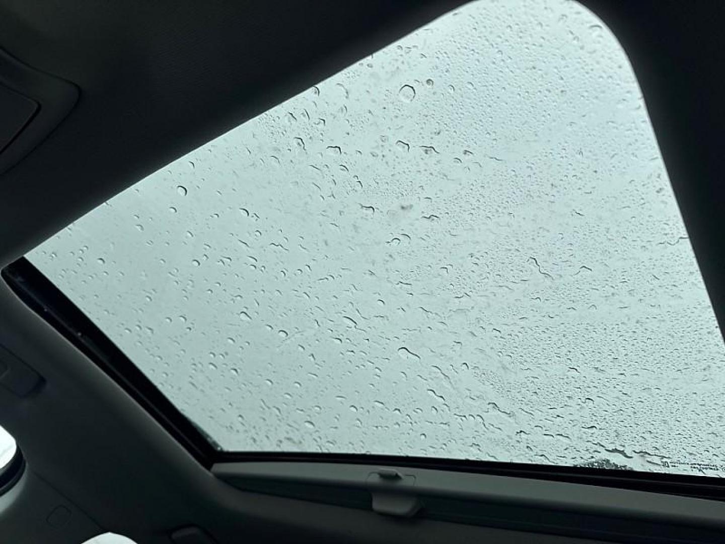 2020 WHITE /BLACK GMC Acadia SLE-1 AWD (1GKKNRLS1LZ) with an 3.6L V6 DOHC 24V engine, 6A transmission, located at 3304 Woodville Road, Northwood, OH, 43619, (419) 210-8019, 41.612694, -83.480743 - Photo#23