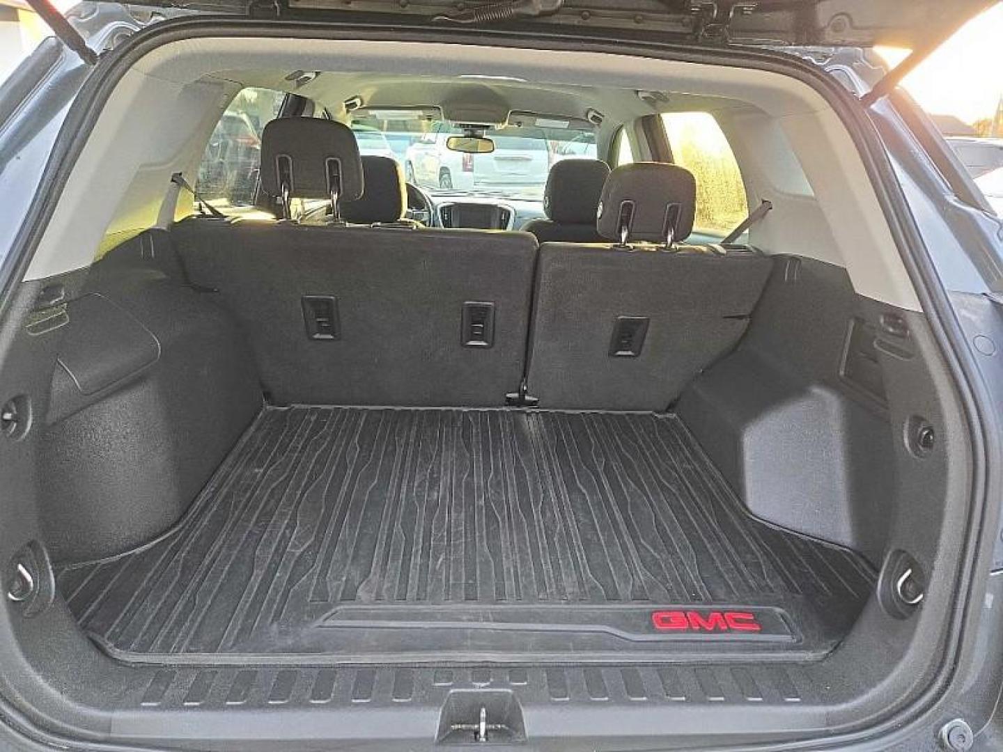 2020 GRAY /BLACK GMC Terrain SLE (3GKALMEV8LL) with an 1.4L L4 DOHC 16V TURBO engine, 6A transmission, located at 3304 Woodville Road, Northwood, OH, 43619, (419) 210-8019, 41.612694, -83.480743 - Your #1 Destination for Auto Loans and mdash;No Matter Your Credit!At our dealership, we believe everyone deserves the opportunity to drive their dream car and mdash;whether you have good credit, bad credit, or no credit at all. With a wide selection of hundreds of cars, trucks, and SUVs, you'll fin - Photo#30