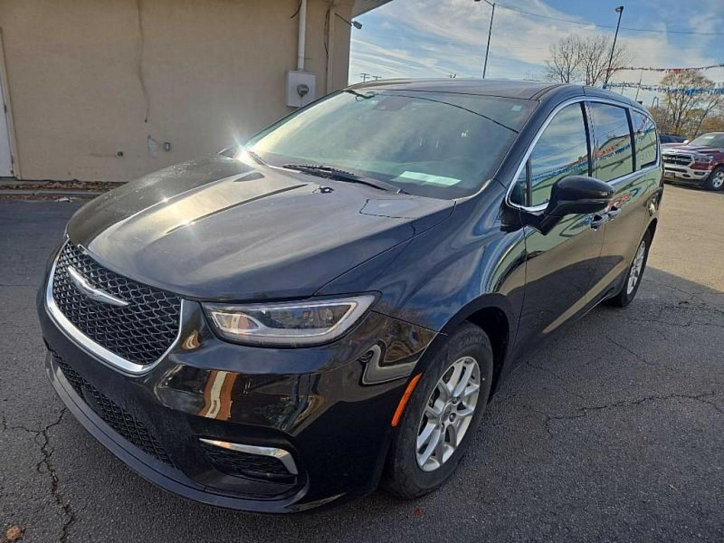 2024 BLACK /BLACK Chrysler Pacifica Touring (2C4RC1FG3RR) with an 3.6L V6 DOHC 24V engine, 9A transmission, located at 3304 Woodville Road, Northwood, OH, 43619, (419) 210-8019, 41.612694, -83.480743 - Your #1 Destination for Auto Loans and mdash;No Matter Your Credit!At our dealership, we believe everyone deserves the opportunity to drive their dream car and mdash;whether you have good credit, bad credit, or no credit at all. With a wide selection of hundreds of cars, trucks, and SUVs, you'll fin - Photo#0