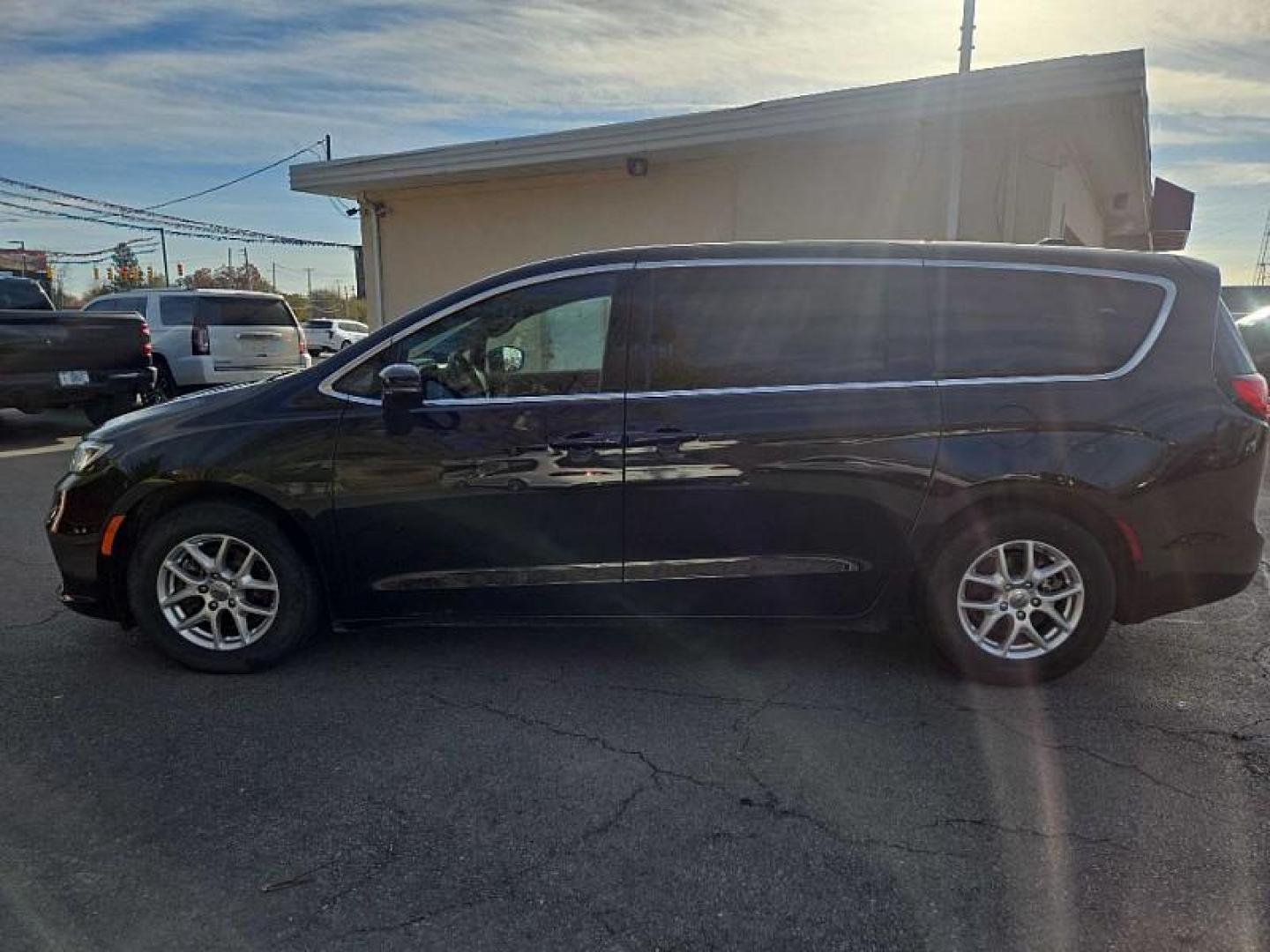 2024 BLACK /BLACK Chrysler Pacifica Touring (2C4RC1FG3RR) with an 3.6L V6 DOHC 24V engine, 9A transmission, located at 3304 Woodville Road, Northwood, OH, 43619, (419) 210-8019, 41.612694, -83.480743 - Your #1 Destination for Auto Loans and mdash;No Matter Your Credit!At our dealership, we believe everyone deserves the opportunity to drive their dream car and mdash;whether you have good credit, bad credit, or no credit at all. With a wide selection of hundreds of cars, trucks, and SUVs, you'll fin - Photo#1