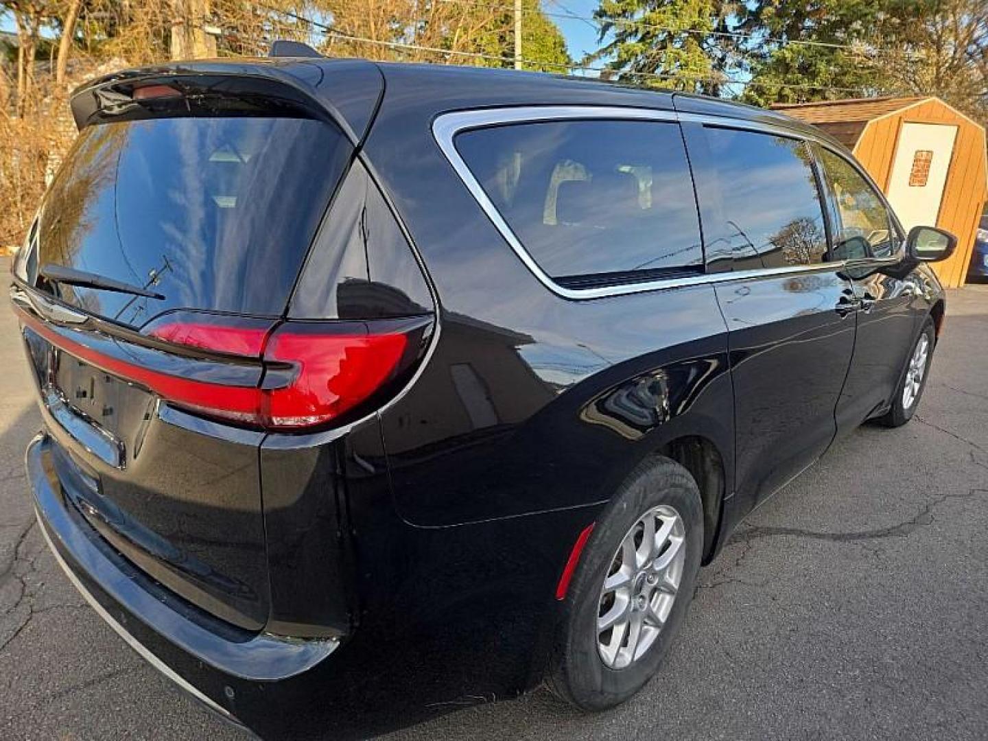 2024 BLACK /BLACK Chrysler Pacifica Touring (2C4RC1FG3RR) with an 3.6L V6 DOHC 24V engine, 9A transmission, located at 3304 Woodville Road, Northwood, OH, 43619, (419) 210-8019, 41.612694, -83.480743 - Your #1 Destination for Auto Loans and mdash;No Matter Your Credit!At our dealership, we believe everyone deserves the opportunity to drive their dream car and mdash;whether you have good credit, bad credit, or no credit at all. With a wide selection of hundreds of cars, trucks, and SUVs, you'll fin - Photo#4