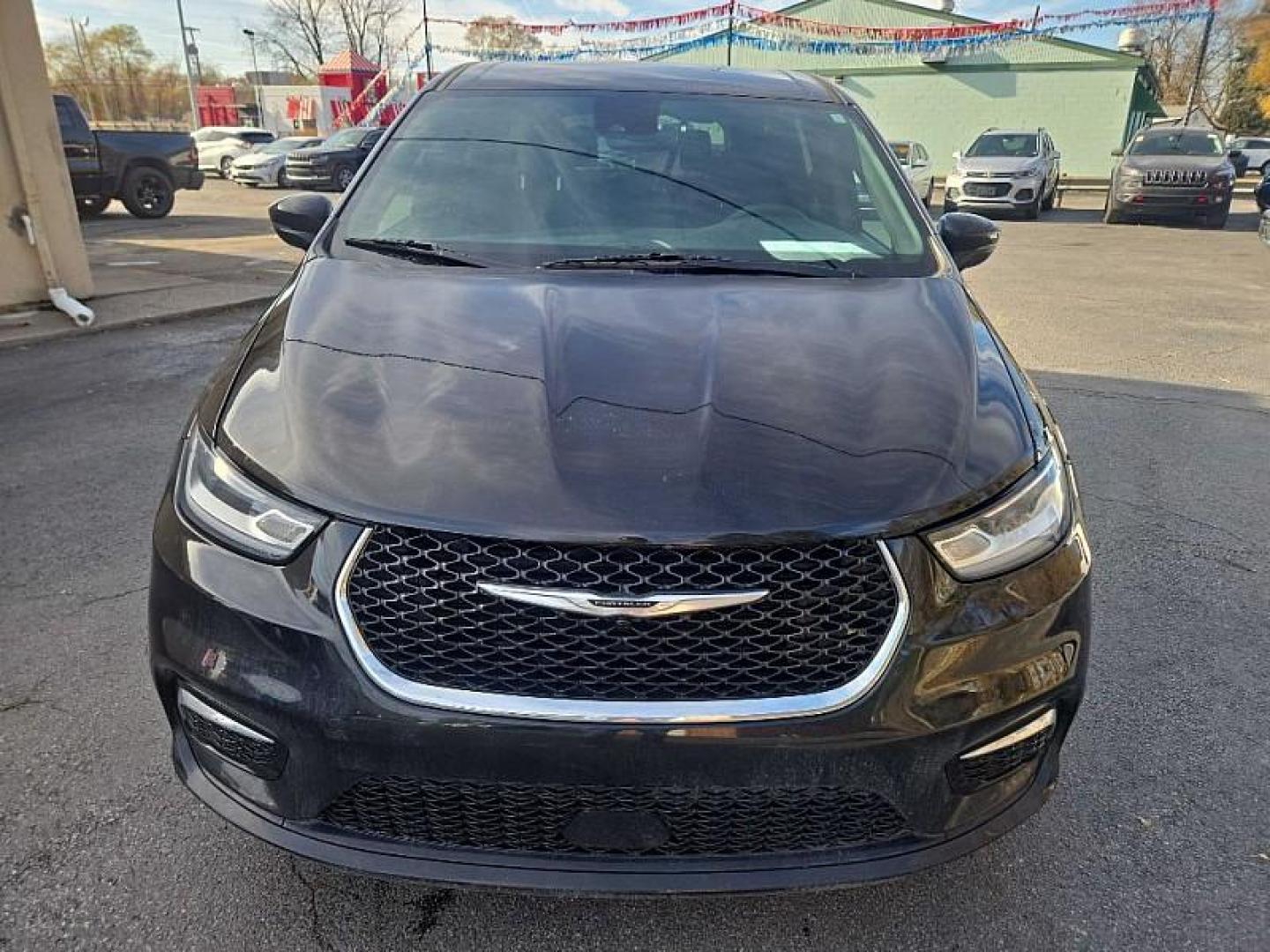 2024 BLACK /BLACK Chrysler Pacifica Touring (2C4RC1FG3RR) with an 3.6L V6 DOHC 24V engine, 9A transmission, located at 3304 Woodville Road, Northwood, OH, 43619, (419) 210-8019, 41.612694, -83.480743 - Your #1 Destination for Auto Loans and mdash;No Matter Your Credit!At our dealership, we believe everyone deserves the opportunity to drive their dream car and mdash;whether you have good credit, bad credit, or no credit at all. With a wide selection of hundreds of cars, trucks, and SUVs, you'll fin - Photo#7