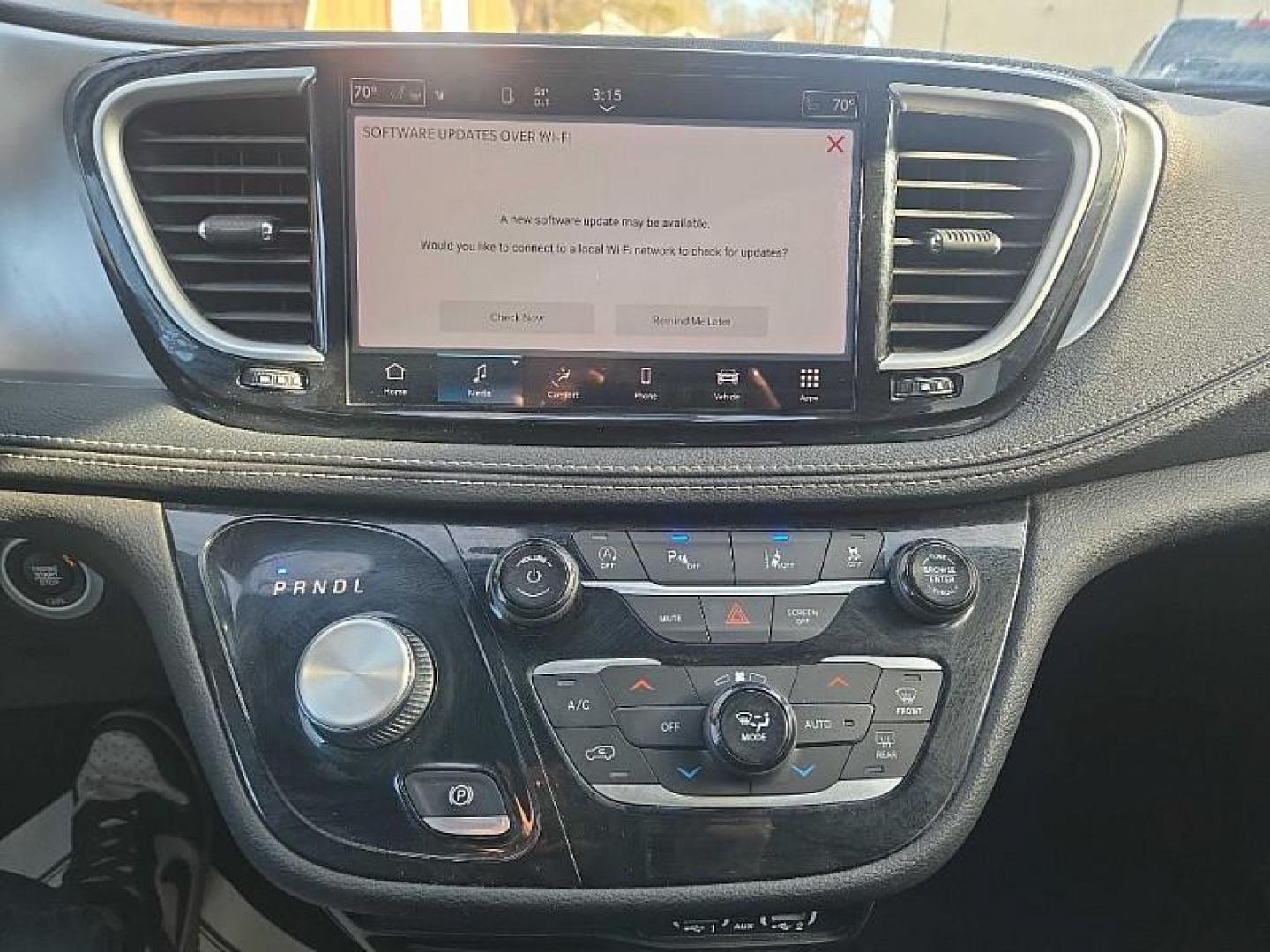 2024 BLACK /BLACK Chrysler Pacifica Touring (2C4RC1FG3RR) with an 3.6L V6 DOHC 24V engine, 9A transmission, located at 3304 Woodville Road, Northwood, OH, 43619, (419) 210-8019, 41.612694, -83.480743 - Your #1 Destination for Auto Loans and mdash;No Matter Your Credit!At our dealership, we believe everyone deserves the opportunity to drive their dream car and mdash;whether you have good credit, bad credit, or no credit at all. With a wide selection of hundreds of cars, trucks, and SUVs, you'll fin - Photo#20