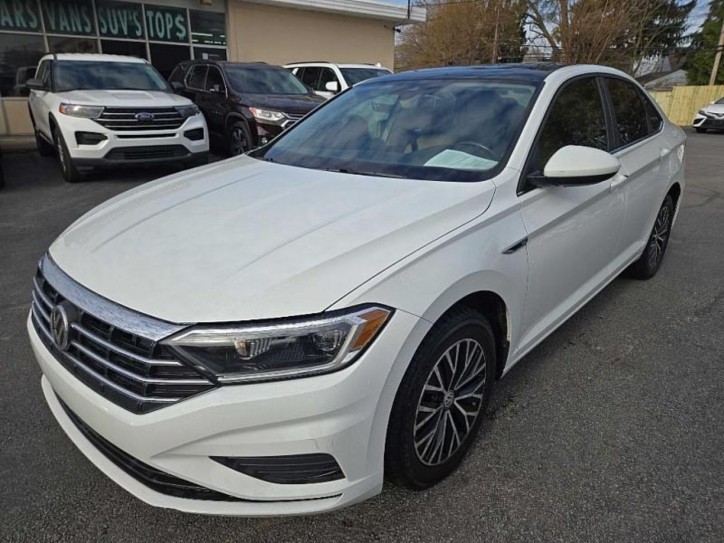 2019 WHITE /BLACK Volkswagen Jetta 1.4T SEL 8A (3VWE57BU0KM) with an 1.4L L4 DOHC 20V engine, 8A transmission, located at 3304 Woodville Road, Northwood, OH, 43619, (419) 210-8019, 41.612694, -83.480743 - Your #1 Destination for Auto Loans and mdash;No Matter Your Credit!At our dealership, we believe everyone deserves the opportunity to drive their dream car and mdash;whether you have good credit, bad credit, or no credit at all. With a wide selection of hundreds of cars, trucks, and SUVs, you'll fin - Photo#1