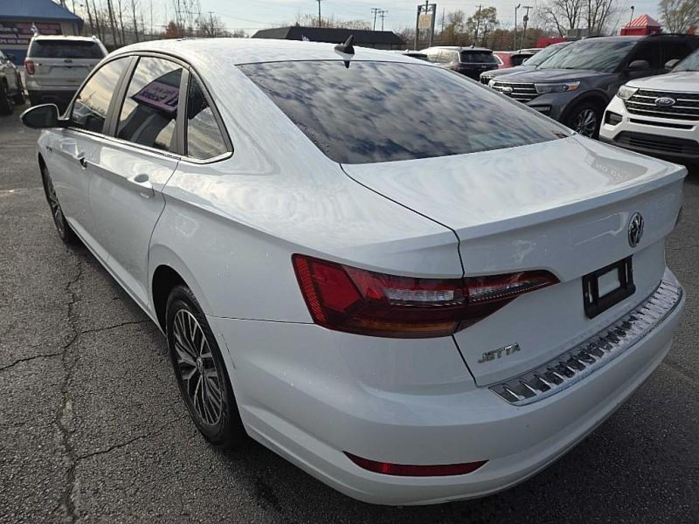 2019 WHITE /BLACK Volkswagen Jetta 1.4T SEL 8A (3VWE57BU0KM) with an 1.4L L4 DOHC 20V engine, 8A transmission, located at 3304 Woodville Road, Northwood, OH, 43619, (419) 210-8019, 41.612694, -83.480743 - Your #1 Destination for Auto Loans and mdash;No Matter Your Credit!At our dealership, we believe everyone deserves the opportunity to drive their dream car and mdash;whether you have good credit, bad credit, or no credit at all. With a wide selection of hundreds of cars, trucks, and SUVs, you'll fin - Photo#2
