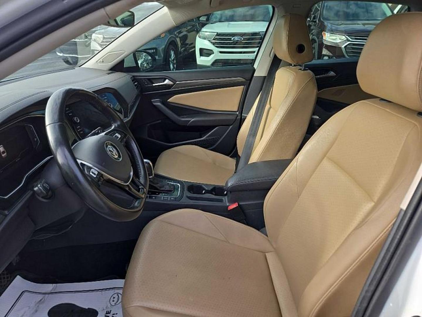 2019 WHITE /BLACK Volkswagen Jetta 1.4T SEL 8A (3VWE57BU0KM) with an 1.4L L4 DOHC 20V engine, 8A transmission, located at 3304 Woodville Road, Northwood, OH, 43619, (419) 210-8019, 41.612694, -83.480743 - Your #1 Destination for Auto Loans and mdash;No Matter Your Credit!At our dealership, we believe everyone deserves the opportunity to drive their dream car and mdash;whether you have good credit, bad credit, or no credit at all. With a wide selection of hundreds of cars, trucks, and SUVs, you'll fin - Photo#9