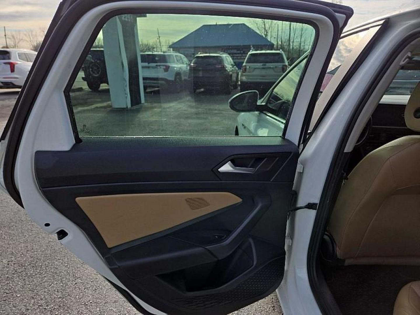 2019 WHITE /BLACK Volkswagen Jetta 1.4T SEL 8A (3VWE57BU0KM) with an 1.4L L4 DOHC 20V engine, 8A transmission, located at 3304 Woodville Road, Northwood, OH, 43619, (419) 210-8019, 41.612694, -83.480743 - Your #1 Destination for Auto Loans and mdash;No Matter Your Credit!At our dealership, we believe everyone deserves the opportunity to drive their dream car and mdash;whether you have good credit, bad credit, or no credit at all. With a wide selection of hundreds of cars, trucks, and SUVs, you'll fin - Photo#10