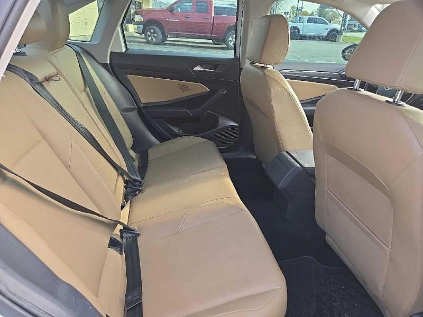 2019 WHITE /BLACK Volkswagen Jetta 1.4T SEL 8A (3VWE57BU0KM) with an 1.4L L4 DOHC 20V engine, 8A transmission, located at 3304 Woodville Road, Northwood, OH, 43619, (419) 210-8019, 41.612694, -83.480743 - Your #1 Destination for Auto Loans and mdash;No Matter Your Credit!At our dealership, we believe everyone deserves the opportunity to drive their dream car and mdash;whether you have good credit, bad credit, or no credit at all. With a wide selection of hundreds of cars, trucks, and SUVs, you'll fin - Photo#14