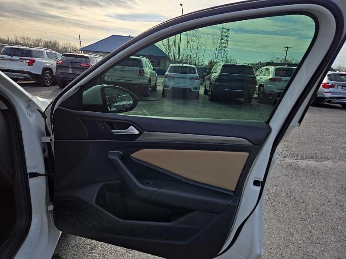 2019 WHITE /BLACK Volkswagen Jetta 1.4T SEL 8A (3VWE57BU0KM) with an 1.4L L4 DOHC 20V engine, 8A transmission, located at 3304 Woodville Road, Northwood, OH, 43619, (419) 210-8019, 41.612694, -83.480743 - Your #1 Destination for Auto Loans and mdash;No Matter Your Credit!At our dealership, we believe everyone deserves the opportunity to drive their dream car and mdash;whether you have good credit, bad credit, or no credit at all. With a wide selection of hundreds of cars, trucks, and SUVs, you'll fin - Photo#15