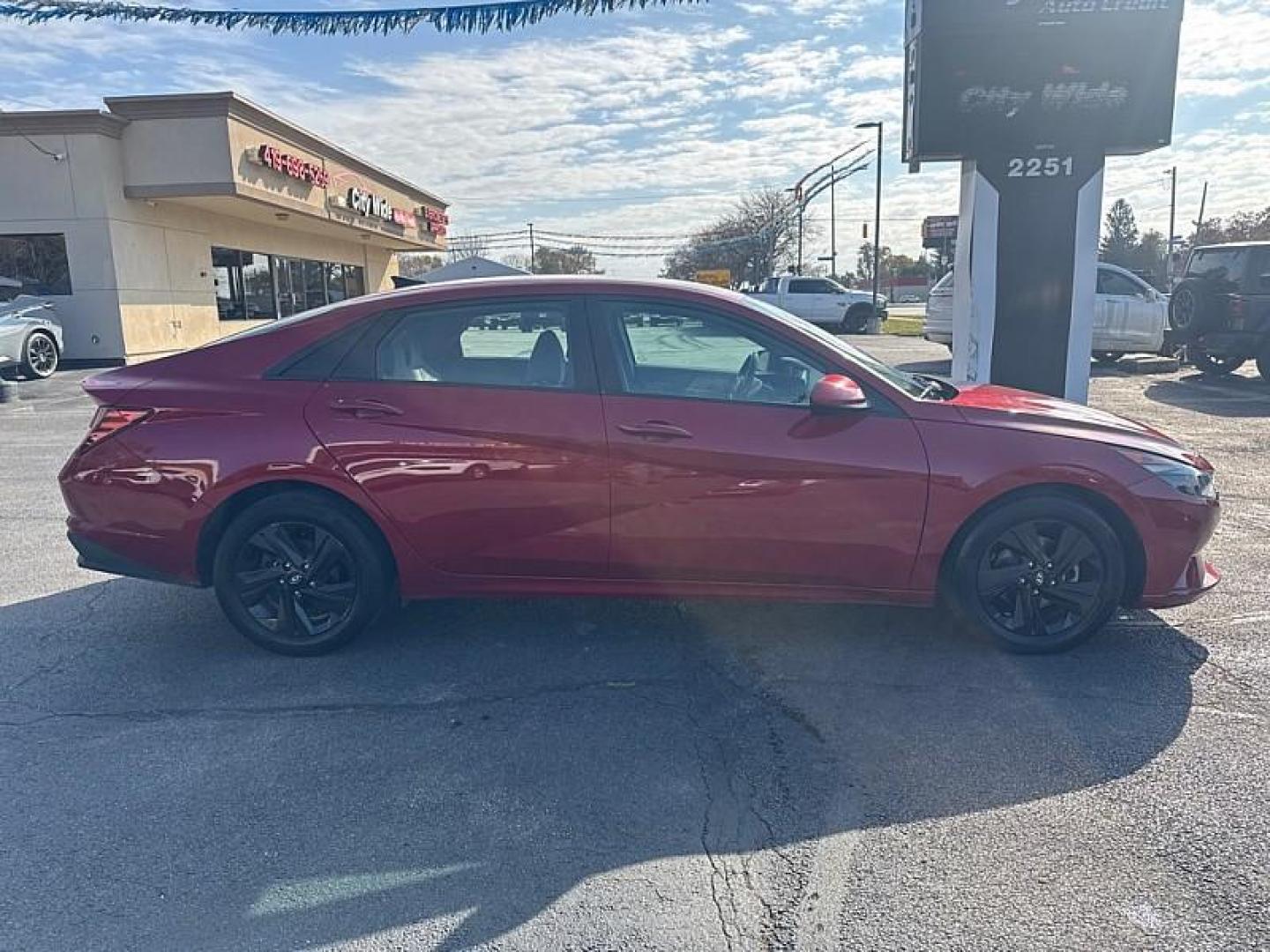 2021 RED /GRAY Hyundai Elantra SEL (KMHLS4AG1MU) with an 1.6L L4 DOHC 16V engine, 6A transmission, located at 3304 Woodville Road, Northwood, OH, 43619, (419) 210-8019, 41.612694, -83.480743 - Your #1 Destination for Auto Loans and mdash;No Matter Your Credit!At our dealership, we believe everyone deserves the opportunity to drive their dream car and mdash;whether you have good credit, bad credit, or no credit at all. With a wide selection of hundreds of cars, trucks, and SUVs, you'll fin - Photo#5