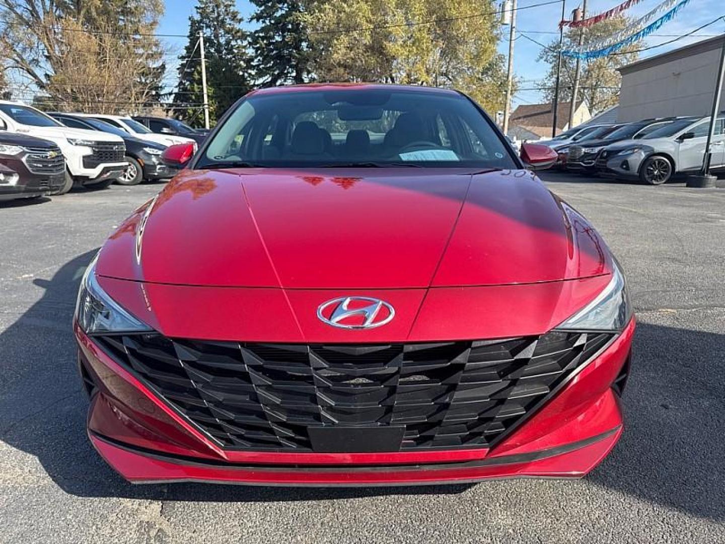 2021 RED /GRAY Hyundai Elantra SEL (KMHLS4AG1MU) with an 1.6L L4 DOHC 16V engine, 6A transmission, located at 3304 Woodville Road, Northwood, OH, 43619, (419) 210-8019, 41.612694, -83.480743 - Your #1 Destination for Auto Loans and mdash;No Matter Your Credit!At our dealership, we believe everyone deserves the opportunity to drive their dream car and mdash;whether you have good credit, bad credit, or no credit at all. With a wide selection of hundreds of cars, trucks, and SUVs, you'll fin - Photo#7