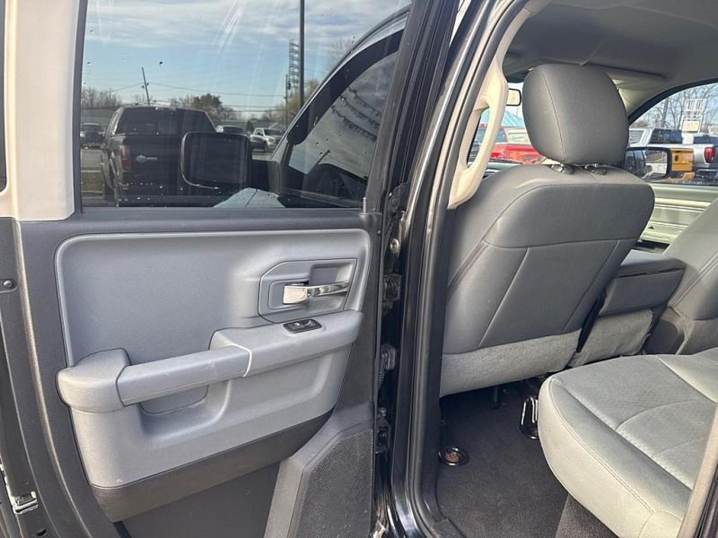 2016 BLACK /BLACK RAM 1500 SLT Quad Cab 2WD (1C6RR6GT0GS) with an 5.7L V8 OHV 16V engine, 6A transmission, located at 3304 Woodville Road, Northwood, OH, 43619, (419) 210-8019, 41.612694, -83.480743 - Your #1 Destination for Auto Loans and mdash;No Matter Your Credit!At our dealership, we believe everyone deserves the opportunity to drive their dream car and mdash;whether you have good credit, bad credit, or no credit at all. With a wide selection of hundreds of cars, trucks, and SUVs, you'll fin - Photo#10