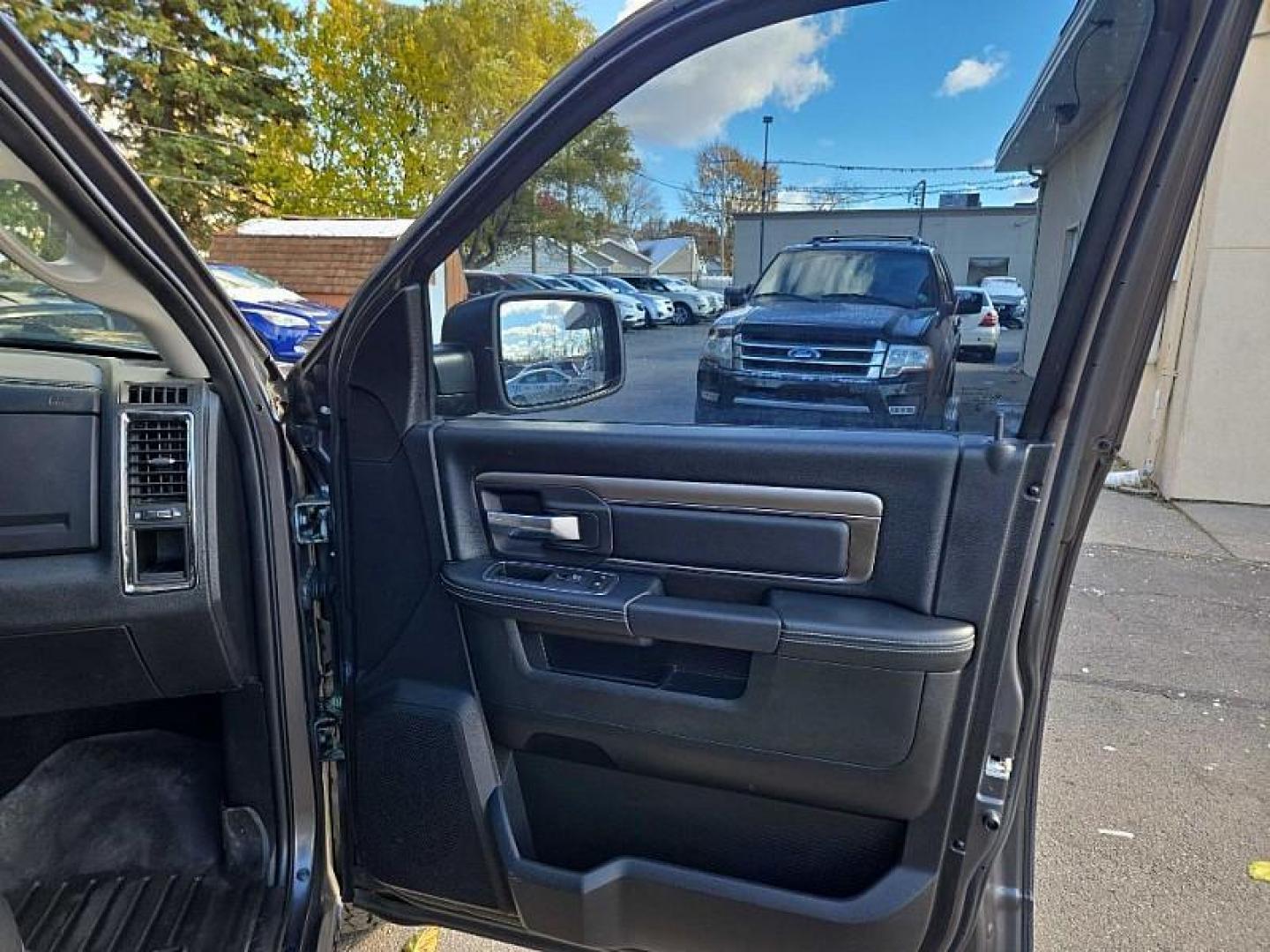 2015 GRAY /BLACK RAM 1500 Sport Crew Cab SWB 4WD (1C6RR7MT3FS) with an 5.7L V8 OHV 16V engine, 6-Speed Automatic transmission, located at 3304 Woodville Road, Northwood, OH, 43619, (419) 210-8019, 41.612694, -83.480743 - Your #1 Destination for Auto Loans and mdash;No Matter Your Credit!At our dealership, we believe everyone deserves the opportunity to drive their dream car and mdash;whether you have good credit, bad credit, or no credit at all. With a wide selection of hundreds of cars, trucks, and SUVs, you'll fin - Photo#15