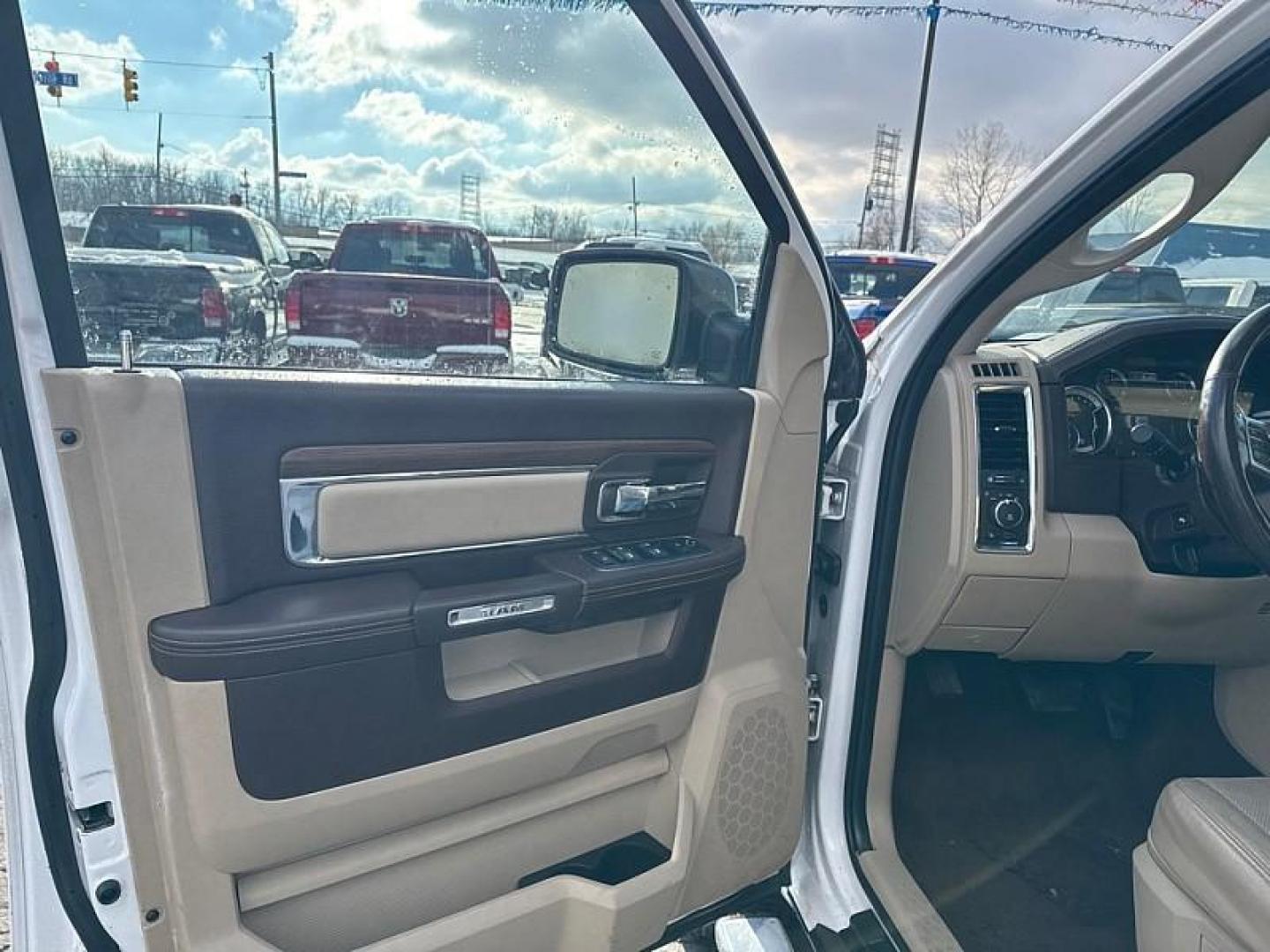 2014 WHITE /TAN/BROWN RAM 1500 Laramie Crew Cab SWB 4WD (1C6RR7NT7ES) with an 5.7L V8 OHV 16V engine, 6-Speed Automatic transmission, located at 3304 Woodville Road, Northwood, OH, 43619, (419) 210-8019, 41.612694, -83.480743 - Your #1 Destination for Auto Loans and mdash;No Matter Your Credit!At our dealership, we believe everyone deserves the opportunity to drive their dream car and mdash;whether you have good credit, bad credit, or no credit at all. With a wide selection of hundreds of cars, trucks, and SUVs, you'll fin - Photo#8