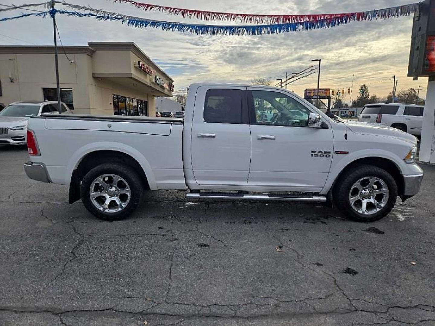 2017 WHITE /BLACK RAM 1500 Laramie Quad Cab 4WD (1C6RR7JM7HS) with an 3.0L V6 DIESEL engine, 8A transmission, located at 3304 Woodville Road, Northwood, OH, 43619, (419) 210-8019, 41.612694, -83.480743 - Your #1 Destination for Auto Loans and mdash;No Matter Your Credit!At our dealership, we believe everyone deserves the opportunity to drive their dream car and mdash;whether you have good credit, bad credit, or no credit at all. With a wide selection of hundreds of cars, trucks, and SUVs, you'll fin - Photo#5