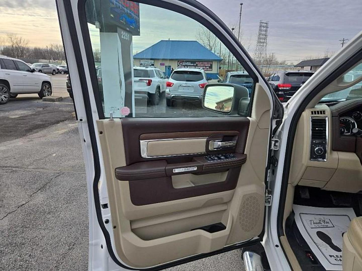 2017 WHITE /BLACK RAM 1500 Laramie Quad Cab 4WD (1C6RR7JM7HS) with an 3.0L V6 DIESEL engine, 8A transmission, located at 3304 Woodville Road, Northwood, OH, 43619, (419) 210-8019, 41.612694, -83.480743 - Your #1 Destination for Auto Loans and mdash;No Matter Your Credit!At our dealership, we believe everyone deserves the opportunity to drive their dream car and mdash;whether you have good credit, bad credit, or no credit at all. With a wide selection of hundreds of cars, trucks, and SUVs, you'll fin - Photo#7