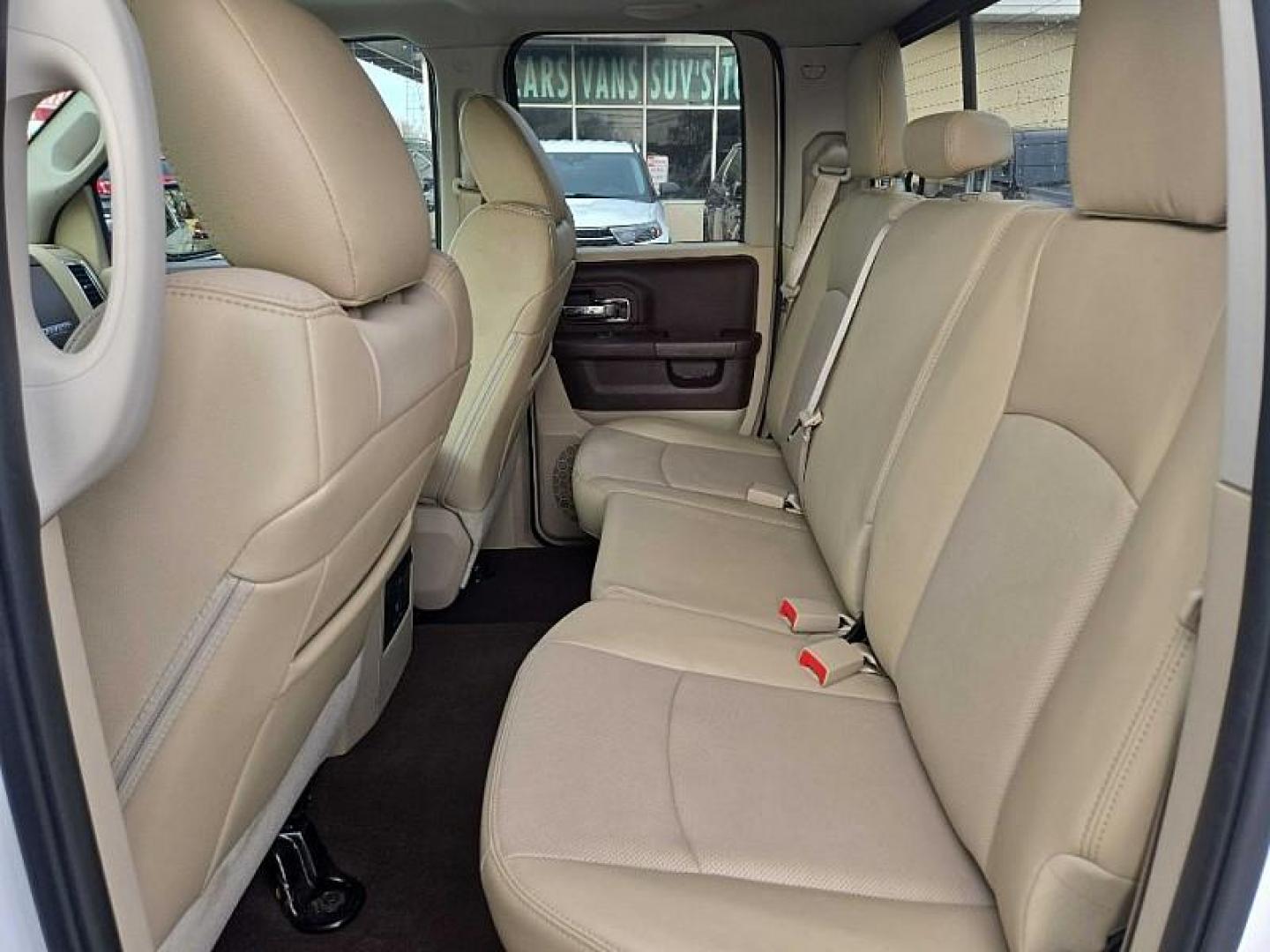 2017 WHITE /BLACK RAM 1500 Laramie Quad Cab 4WD (1C6RR7JM7HS) with an 3.0L V6 DIESEL engine, 8A transmission, located at 3304 Woodville Road, Northwood, OH, 43619, (419) 210-8019, 41.612694, -83.480743 - Your #1 Destination for Auto Loans and mdash;No Matter Your Credit!At our dealership, we believe everyone deserves the opportunity to drive their dream car and mdash;whether you have good credit, bad credit, or no credit at all. With a wide selection of hundreds of cars, trucks, and SUVs, you'll fin - Photo#11