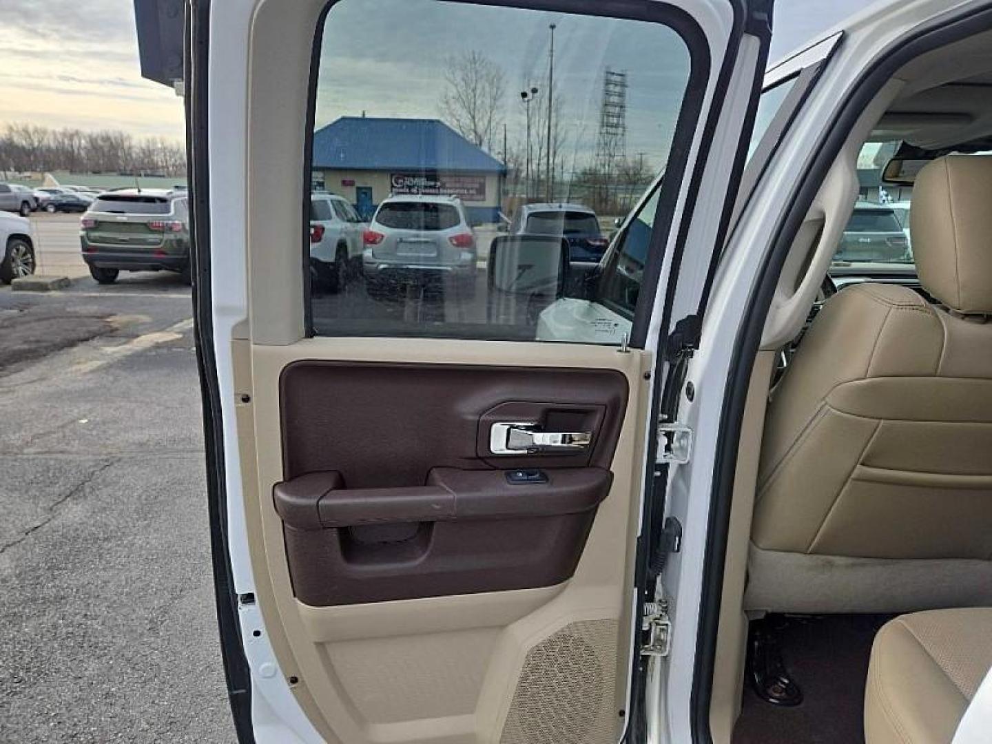 2017 WHITE /BLACK RAM 1500 Laramie Quad Cab 4WD (1C6RR7JM7HS) with an 3.0L V6 DIESEL engine, 8A transmission, located at 3304 Woodville Road, Northwood, OH, 43619, (419) 210-8019, 41.612694, -83.480743 - Your #1 Destination for Auto Loans and mdash;No Matter Your Credit!At our dealership, we believe everyone deserves the opportunity to drive their dream car and mdash;whether you have good credit, bad credit, or no credit at all. With a wide selection of hundreds of cars, trucks, and SUVs, you'll fin - Photo#10