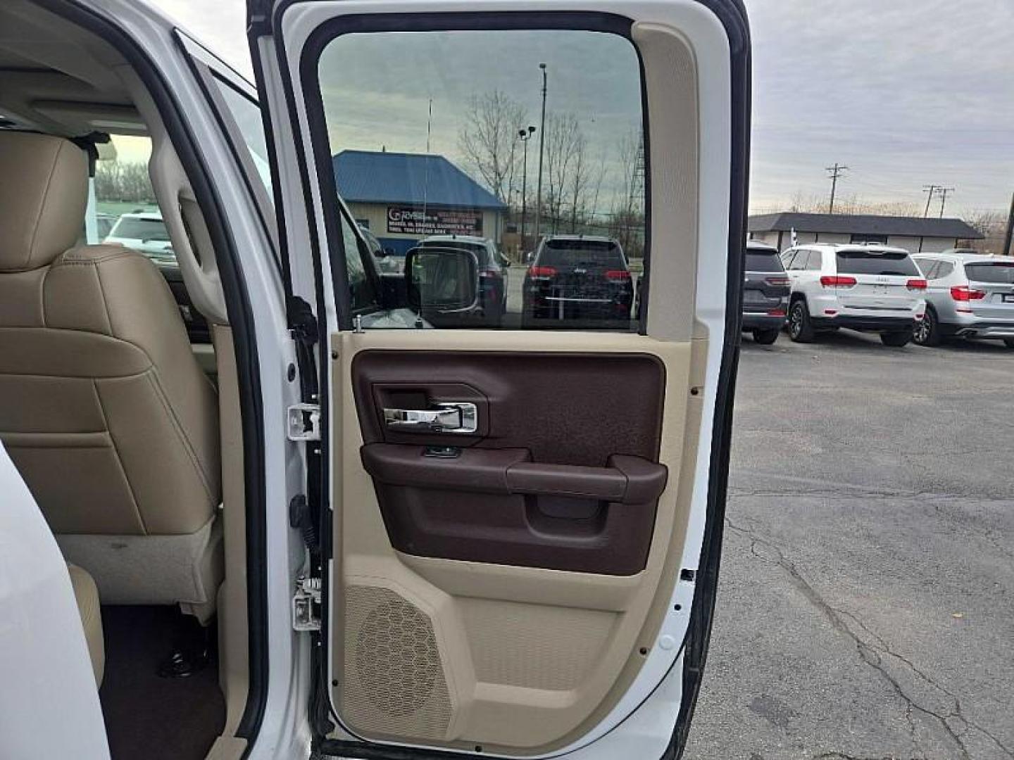 2017 WHITE /BLACK RAM 1500 Laramie Quad Cab 4WD (1C6RR7JM7HS) with an 3.0L V6 DIESEL engine, 8A transmission, located at 3304 Woodville Road, Northwood, OH, 43619, (419) 210-8019, 41.612694, -83.480743 - Your #1 Destination for Auto Loans and mdash;No Matter Your Credit!At our dealership, we believe everyone deserves the opportunity to drive their dream car and mdash;whether you have good credit, bad credit, or no credit at all. With a wide selection of hundreds of cars, trucks, and SUVs, you'll fin - Photo#14
