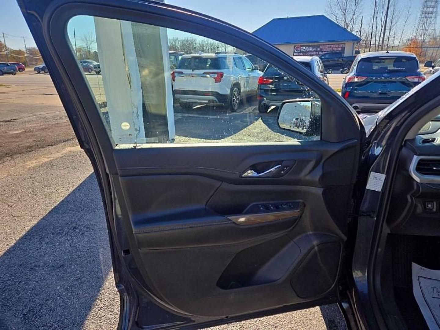 2019 BLUE /BLACK GMC Acadia SLE-1 AWD (1GKKNRLS7KZ) with an 3.6L V6 DOHC 24V engine, 6A transmission, located at 3304 Woodville Road, Northwood, OH, 43619, (419) 210-8019, 41.612694, -83.480743 - Your #1 Destination for Auto Loans and mdash;No Matter Your Credit!At our dealership, we believe everyone deserves the opportunity to drive their dream car and mdash;whether you have good credit, bad credit, or no credit at all. With a wide selection of hundreds of cars, trucks, and SUVs, you'll fin - Photo#10