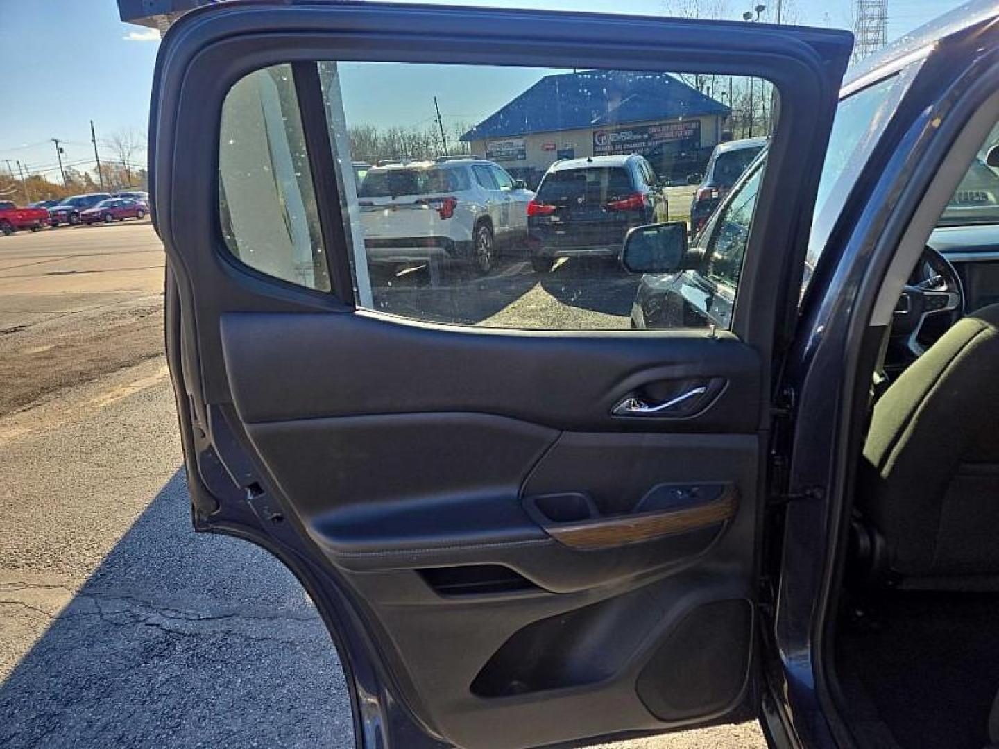 2019 BLUE /BLACK GMC Acadia SLE-1 AWD (1GKKNRLS7KZ) with an 3.6L V6 DOHC 24V engine, 6A transmission, located at 3304 Woodville Road, Northwood, OH, 43619, (419) 210-8019, 41.612694, -83.480743 - Your #1 Destination for Auto Loans and mdash;No Matter Your Credit!At our dealership, we believe everyone deserves the opportunity to drive their dream car and mdash;whether you have good credit, bad credit, or no credit at all. With a wide selection of hundreds of cars, trucks, and SUVs, you'll fin - Photo#11