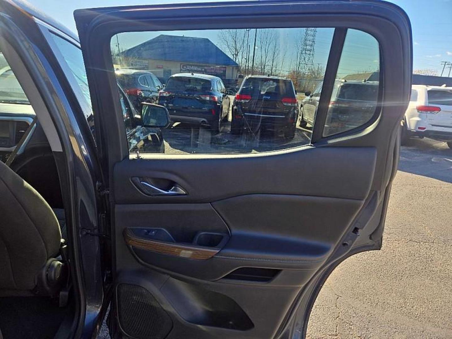 2019 BLUE /BLACK GMC Acadia SLE-1 AWD (1GKKNRLS7KZ) with an 3.6L V6 DOHC 24V engine, 6A transmission, located at 3304 Woodville Road, Northwood, OH, 43619, (419) 210-8019, 41.612694, -83.480743 - Your #1 Destination for Auto Loans and mdash;No Matter Your Credit!At our dealership, we believe everyone deserves the opportunity to drive their dream car and mdash;whether you have good credit, bad credit, or no credit at all. With a wide selection of hundreds of cars, trucks, and SUVs, you'll fin - Photo#14