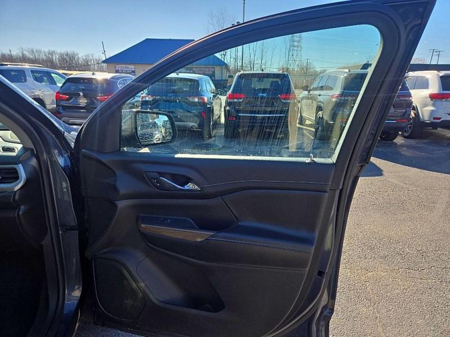 2019 BLUE /BLACK GMC Acadia SLE-1 AWD (1GKKNRLS7KZ) with an 3.6L V6 DOHC 24V engine, 6A transmission, located at 3304 Woodville Road, Northwood, OH, 43619, (419) 210-8019, 41.612694, -83.480743 - Your #1 Destination for Auto Loans and mdash;No Matter Your Credit!At our dealership, we believe everyone deserves the opportunity to drive their dream car and mdash;whether you have good credit, bad credit, or no credit at all. With a wide selection of hundreds of cars, trucks, and SUVs, you'll fin - Photo#18