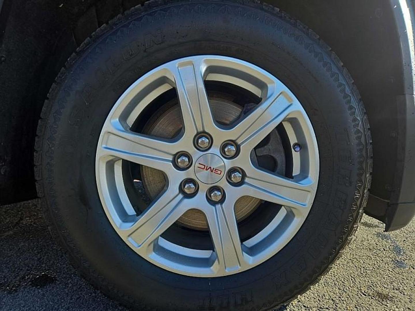 2019 BLUE /BLACK GMC Acadia SLE-1 AWD (1GKKNRLS7KZ) with an 3.6L V6 DOHC 24V engine, 6A transmission, located at 3304 Woodville Road, Northwood, OH, 43619, (419) 210-8019, 41.612694, -83.480743 - Your #1 Destination for Auto Loans and mdash;No Matter Your Credit!At our dealership, we believe everyone deserves the opportunity to drive their dream car and mdash;whether you have good credit, bad credit, or no credit at all. With a wide selection of hundreds of cars, trucks, and SUVs, you'll fin - Photo#20