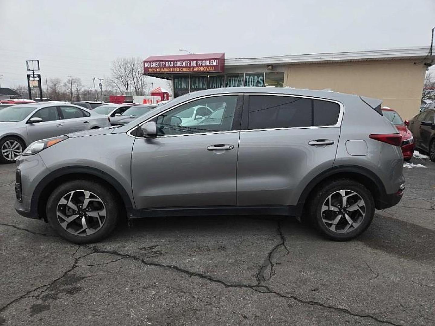 2020 GRAY /GRAY Kia Sportage LX FWD (KNDPM3AC5L7) with an 2.4L V6 DOHC 24V engine, 6A transmission, located at 3304 Woodville Road, Northwood, OH, 43619, (419) 210-8019, 41.612694, -83.480743 - Your #1 Destination for Auto Loans and mdash;No Matter Your Credit!At our dealership, we believe everyone deserves the opportunity to drive their dream car and mdash;whether you have good credit, bad credit, or no credit at all. With a wide selection of hundreds of cars, trucks, and SUVs, you'll fin - Photo#1