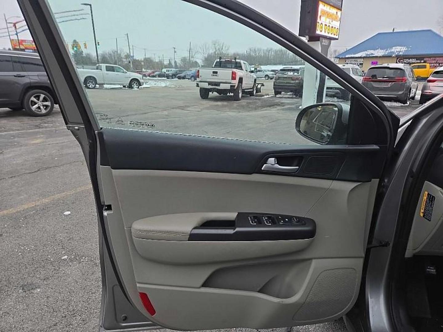 2020 GRAY /GRAY Kia Sportage LX FWD (KNDPM3AC5L7) with an 2.4L V6 DOHC 24V engine, 6A transmission, located at 3304 Woodville Road, Northwood, OH, 43619, (419) 210-8019, 41.612694, -83.480743 - Your #1 Destination for Auto Loans and mdash;No Matter Your Credit!At our dealership, we believe everyone deserves the opportunity to drive their dream car and mdash;whether you have good credit, bad credit, or no credit at all. With a wide selection of hundreds of cars, trucks, and SUVs, you'll fin - Photo#8