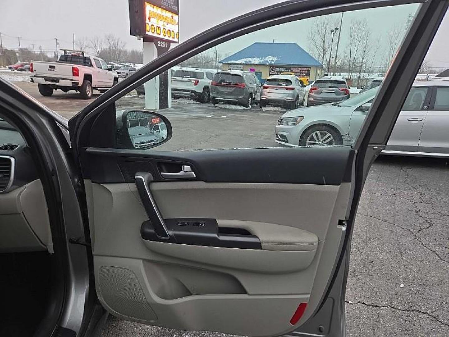 2020 GRAY /GRAY Kia Sportage LX FWD (KNDPM3AC5L7) with an 2.4L V6 DOHC 24V engine, 6A transmission, located at 3304 Woodville Road, Northwood, OH, 43619, (419) 210-8019, 41.612694, -83.480743 - Your #1 Destination for Auto Loans and mdash;No Matter Your Credit!At our dealership, we believe everyone deserves the opportunity to drive their dream car and mdash;whether you have good credit, bad credit, or no credit at all. With a wide selection of hundreds of cars, trucks, and SUVs, you'll fin - Photo#15