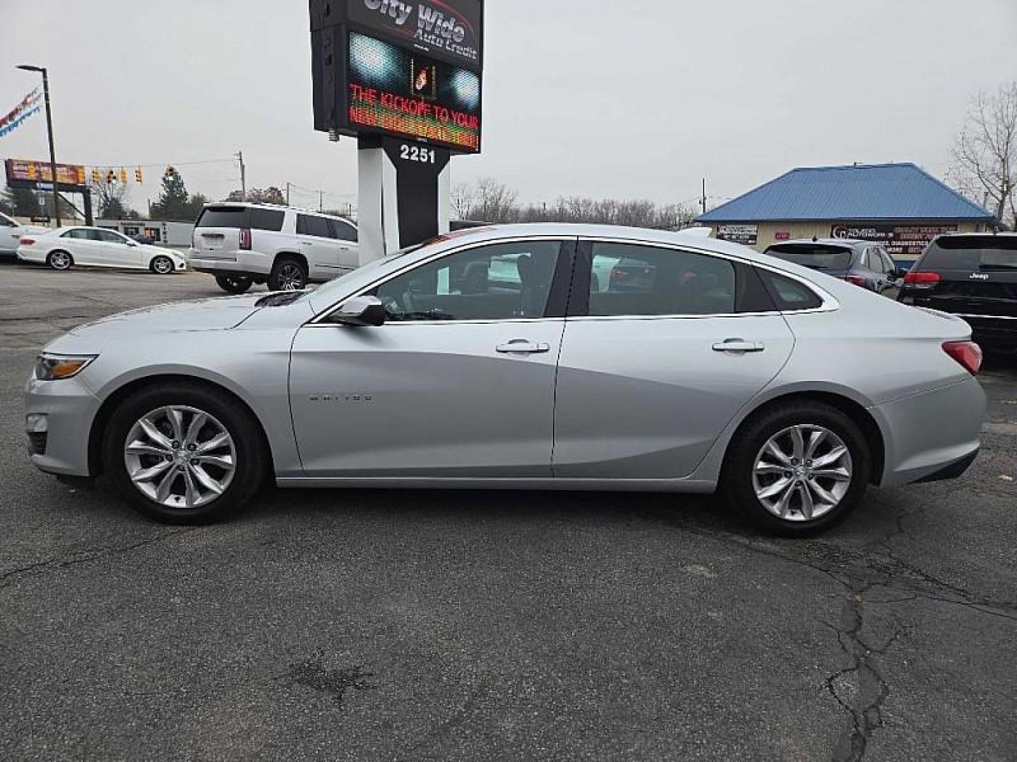 2020 SILVER /BLACK Chevrolet Malibu LT (1G1ZD5ST3LF) with an 1.5L L4 DOHC 16V engine, 6A transmission, located at 3304 Woodville Road, Northwood, OH, 43619, (419) 210-8019, 41.612694, -83.480743 - Photo#2