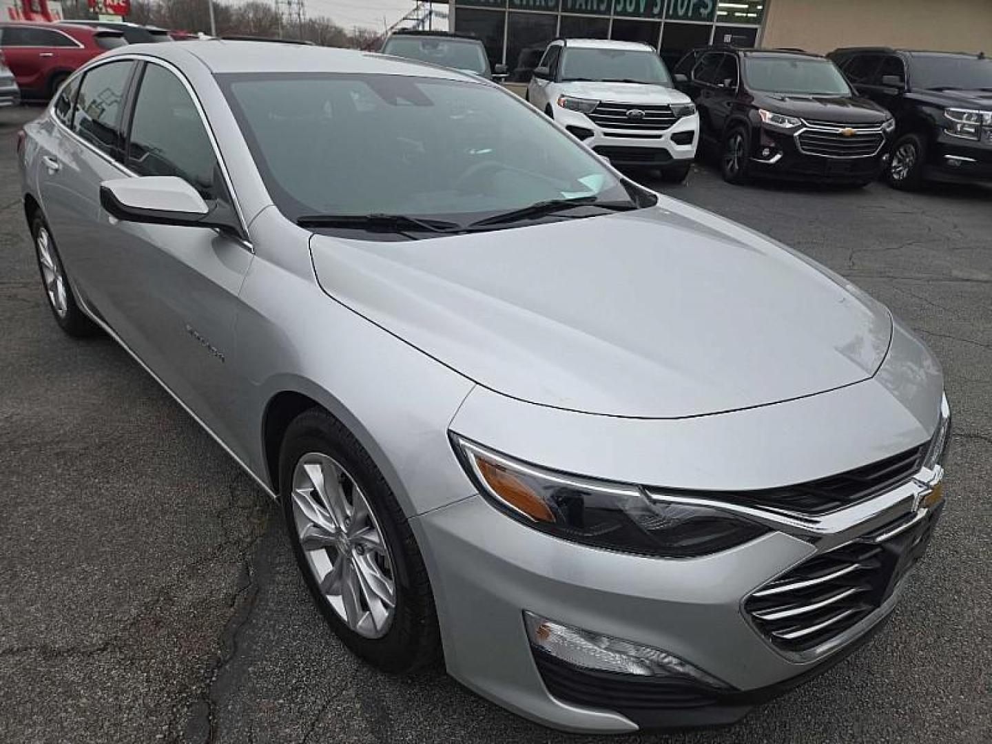 2020 SILVER /BLACK Chevrolet Malibu LT (1G1ZD5ST3LF) with an 1.5L L4 DOHC 16V engine, 6A transmission, located at 3304 Woodville Road, Northwood, OH, 43619, (419) 210-8019, 41.612694, -83.480743 - Photo#6