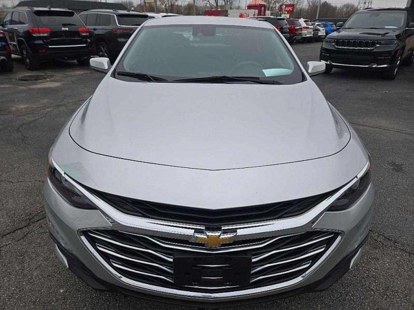2020 SILVER /BLACK Chevrolet Malibu LT (1G1ZD5ST3LF) with an 1.5L L4 DOHC 16V engine, 6A transmission, located at 3304 Woodville Road, Northwood, OH, 43619, (419) 210-8019, 41.612694, -83.480743 - Photo#7