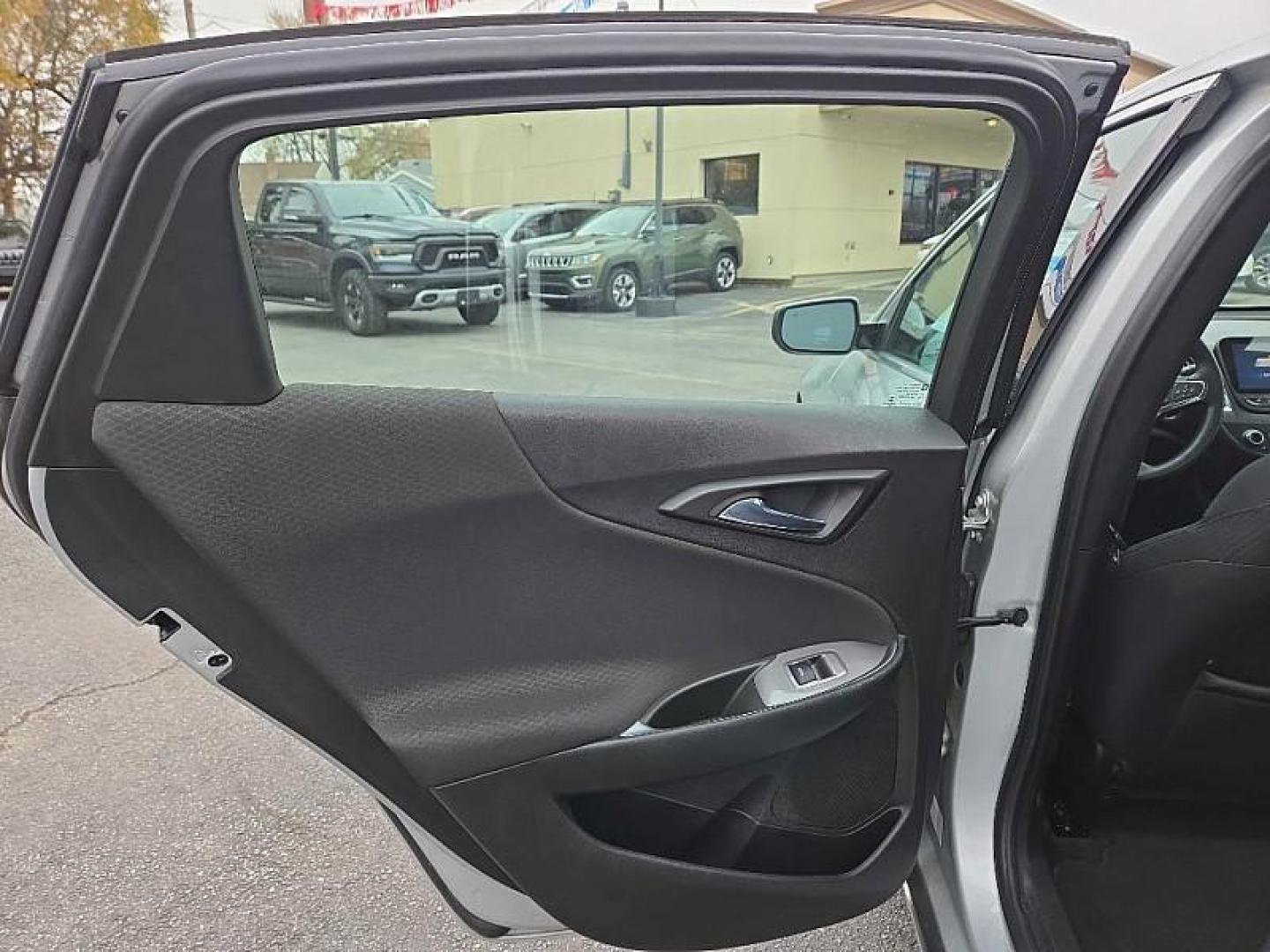 2020 SILVER /BLACK Chevrolet Malibu LT (1G1ZD5ST3LF) with an 1.5L L4 DOHC 16V engine, 6A transmission, located at 3304 Woodville Road, Northwood, OH, 43619, (419) 210-8019, 41.612694, -83.480743 - Photo#10