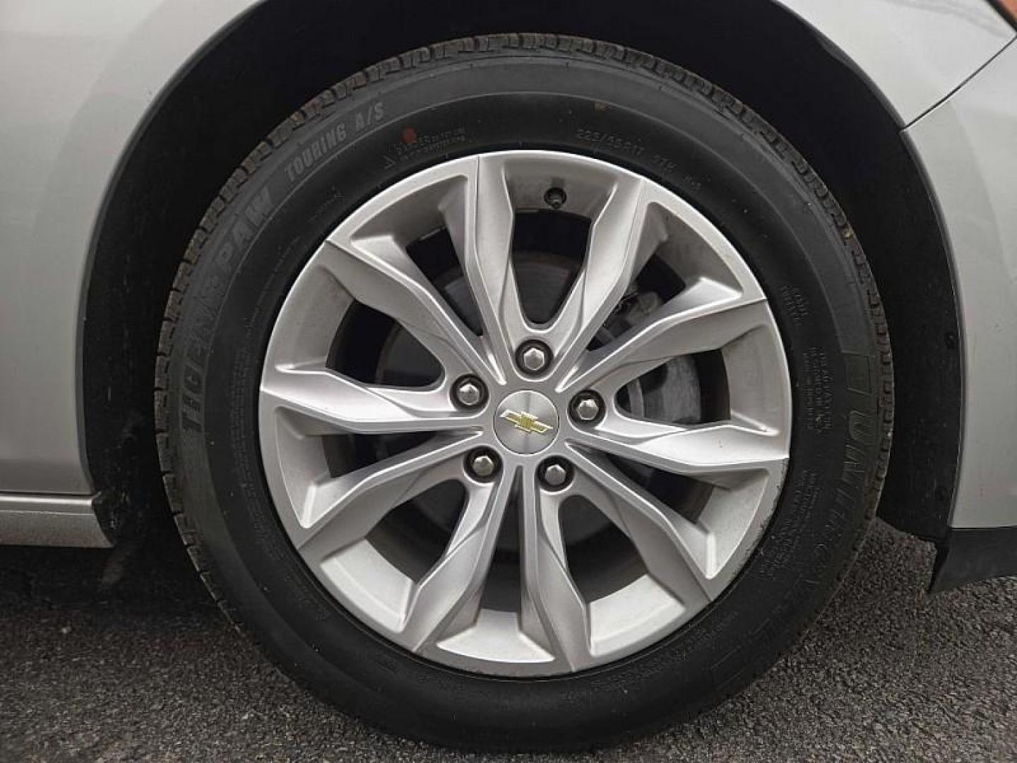 2020 SILVER /BLACK Chevrolet Malibu LT (1G1ZD5ST3LF) with an 1.5L L4 DOHC 16V engine, 6A transmission, located at 3304 Woodville Road, Northwood, OH, 43619, (419) 210-8019, 41.612694, -83.480743 - Photo#17