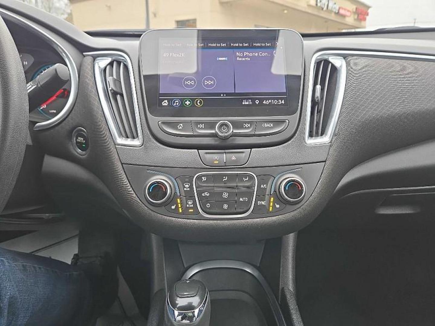 2020 SILVER /BLACK Chevrolet Malibu LT (1G1ZD5ST3LF) with an 1.5L L4 DOHC 16V engine, 6A transmission, located at 3304 Woodville Road, Northwood, OH, 43619, (419) 210-8019, 41.612694, -83.480743 - Photo#20