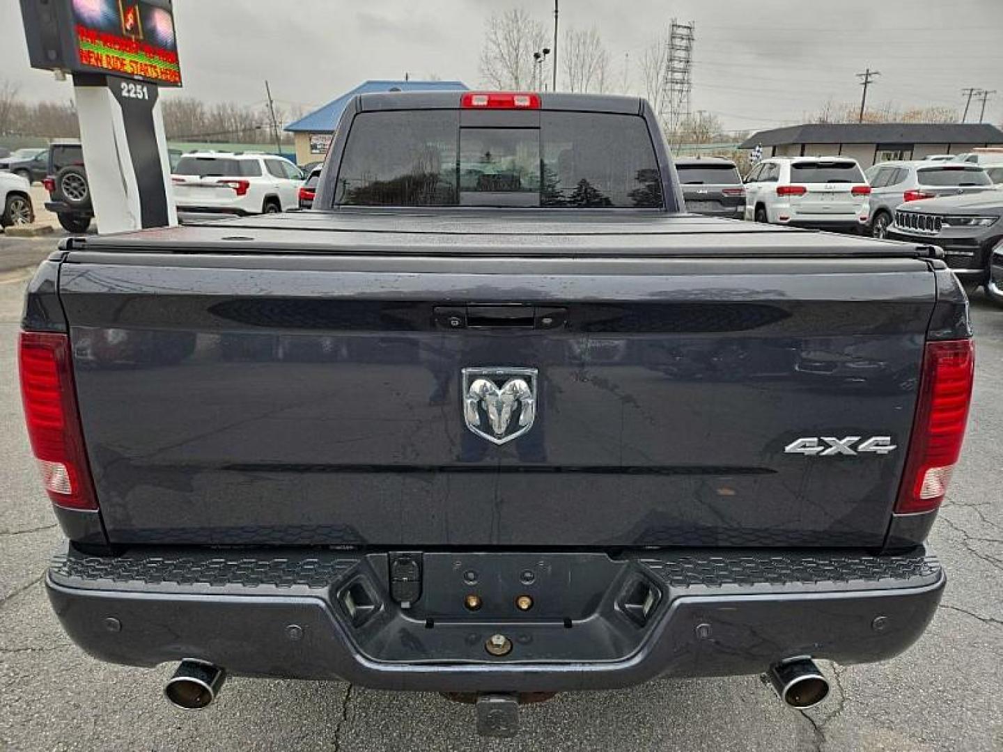 2015 GRAY /BLACK RAM 1500 Sport Crew Cab LWB 4WD (1C6RR7UT6FS) with an 5.7L V8 OHV 16V engine, 6-Speed Automatic transmission, located at 3304 Woodville Road, Northwood, OH, 43619, (419) 210-8019, 41.612694, -83.480743 - Photo#4