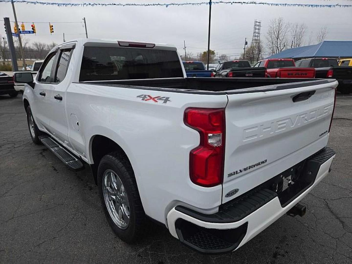 2019 WHITE /BLACK Chevrolet Silverado 1500 Custom Double Cab 4WD (1GCRYBEH0KZ) with an 4.3L V6 engine, 6A transmission, located at 3304 Woodville Road, Northwood, OH, 43619, (419) 210-8019, 41.612694, -83.480743 - Photo#0