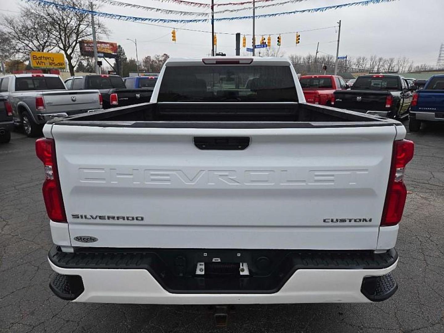 2019 WHITE /BLACK Chevrolet Silverado 1500 Custom Double Cab 4WD (1GCRYBEH0KZ) with an 4.3L V6 engine, 6A transmission, located at 3304 Woodville Road, Northwood, OH, 43619, (419) 210-8019, 41.612694, -83.480743 - Photo#1