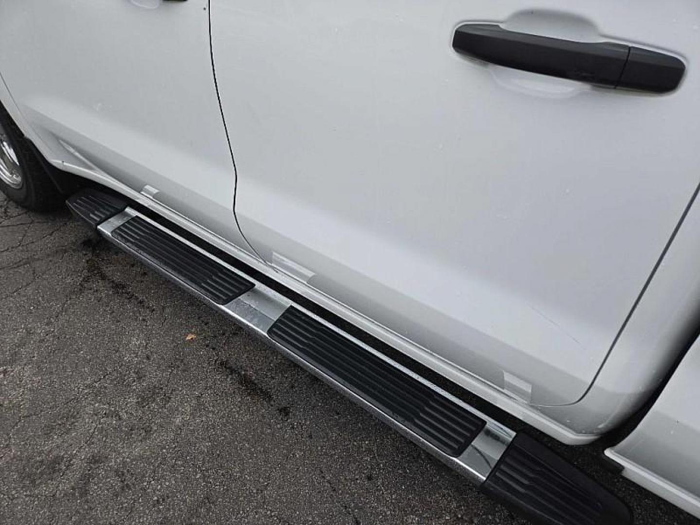 2019 WHITE /BLACK Chevrolet Silverado 1500 Custom Double Cab 4WD (1GCRYBEH0KZ) with an 4.3L V6 engine, 6A transmission, located at 3304 Woodville Road, Northwood, OH, 43619, (419) 210-8019, 41.612694, -83.480743 - Photo#26