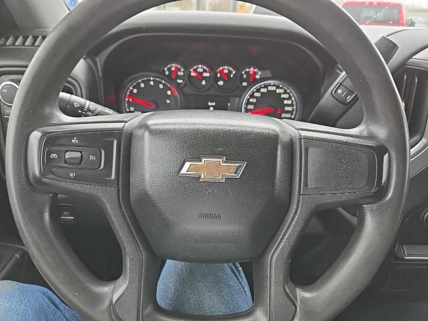 2019 WHITE /BLACK Chevrolet Silverado 1500 Custom Double Cab 4WD (1GCRYBEH0KZ) with an 4.3L V6 engine, 6A transmission, located at 3304 Woodville Road, Northwood, OH, 43619, (419) 210-8019, 41.612694, -83.480743 - Photo#33