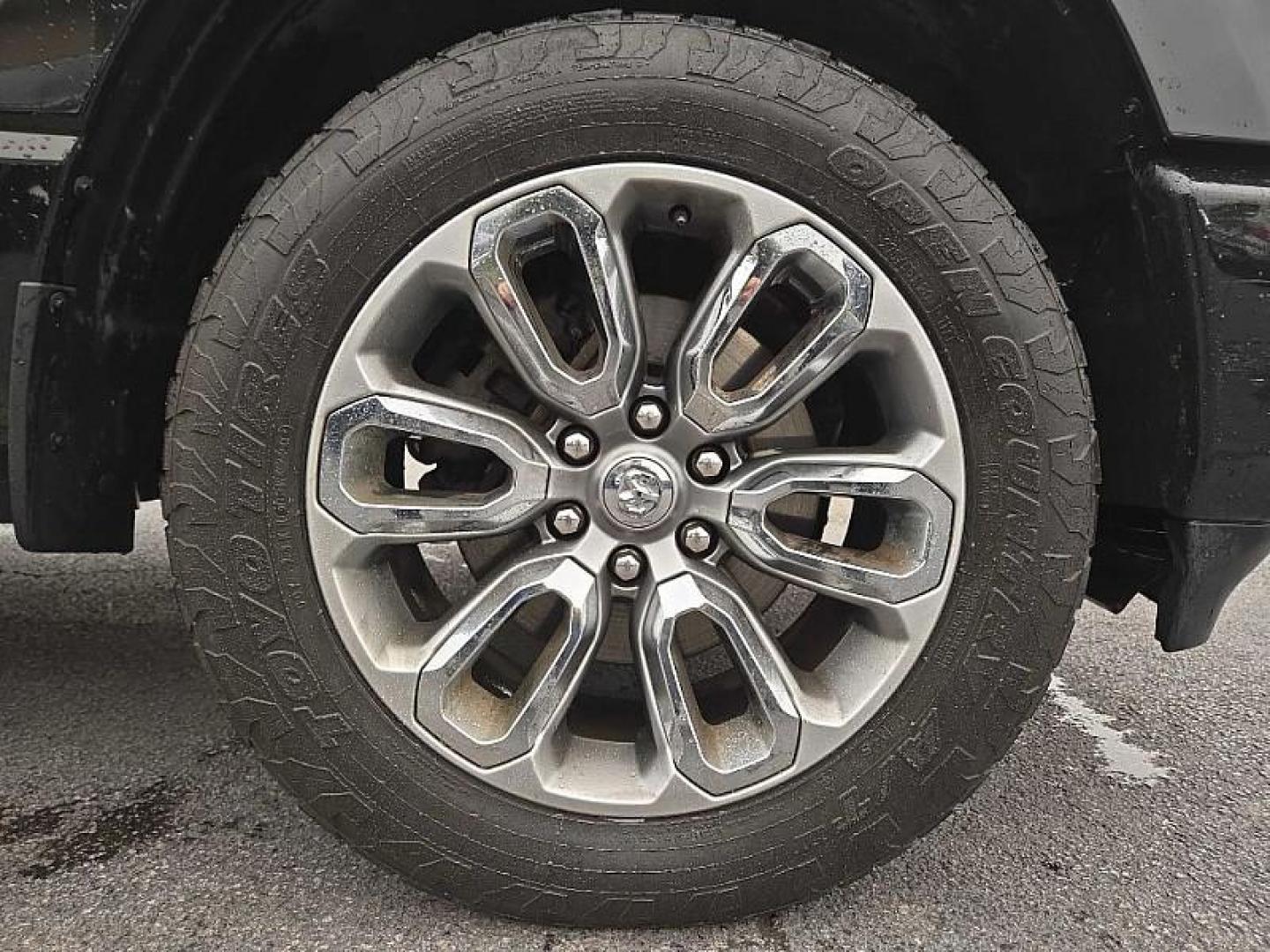 2019 BLACK /BLACK RAM 1500 Rebel Crew Cab SB 4WD (1C6SRFLT8KN) with an 5.7L V8 OHV 16V engine, 8A transmission, located at 3304 Woodville Road, Northwood, OH, 43619, (419) 210-8019, 41.612694, -83.480743 - Your #1 Destination for Auto Loans and mdash;No Matter Your Credit!At our dealership, we believe everyone deserves the opportunity to drive their dream car and mdash;whether you have good credit, bad credit, or no credit at all. With a wide selection of hundreds of cars, trucks, and SUVs, you'll fin - Photo#15