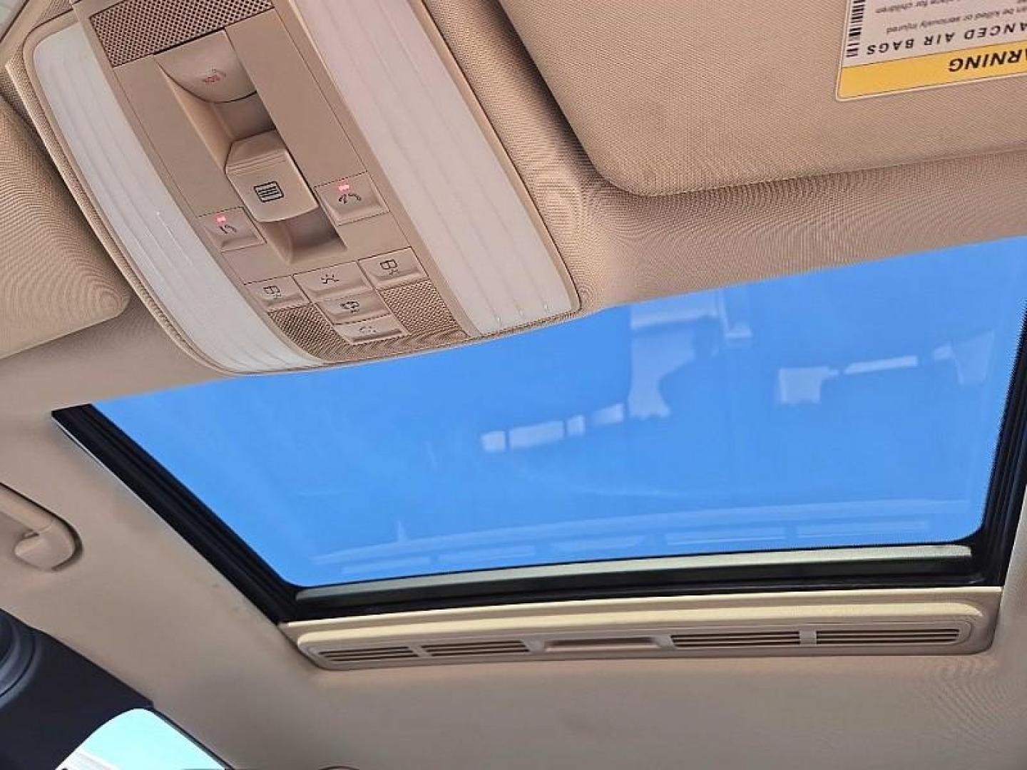 2014 WHITE /BLACK Mercedes-Benz E-Class E350 Sedan (WDDHF5KB2EA) with an 3.5L V6 DOHC 24V engine, 7-Speed Automatic transmission, located at 3304 Woodville Road, Northwood, OH, 43619, (419) 210-8019, 41.612694, -83.480743 - Photo#21