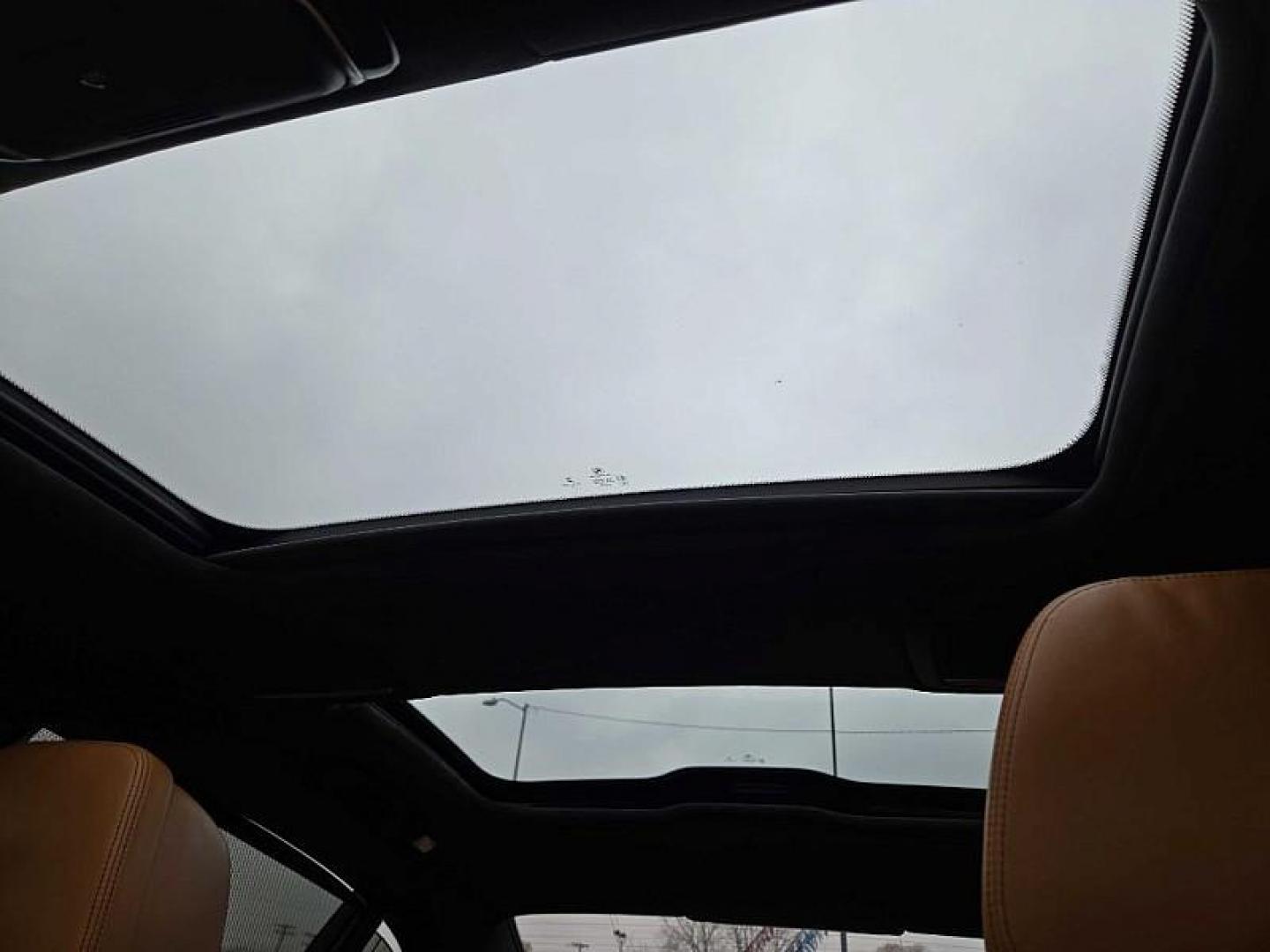 2018 GRAY BMW 7-Series 750i xDrive (WBA7F2C52JB) with an 4.4L V8 DOHC 32V engine, 8A transmission, located at 3304 Woodville Road, Northwood, OH, 43619, (419) 210-8019, 41.612694, -83.480743 - Your #1 Destination for Auto Loans and mdash;No Matter Your Credit!At our dealership, we believe everyone deserves the opportunity to drive their dream car and mdash;whether you have good credit, bad credit, or no credit at all. With a wide selection of hundreds of cars, trucks, and SUVs, you'll fin - Photo#24