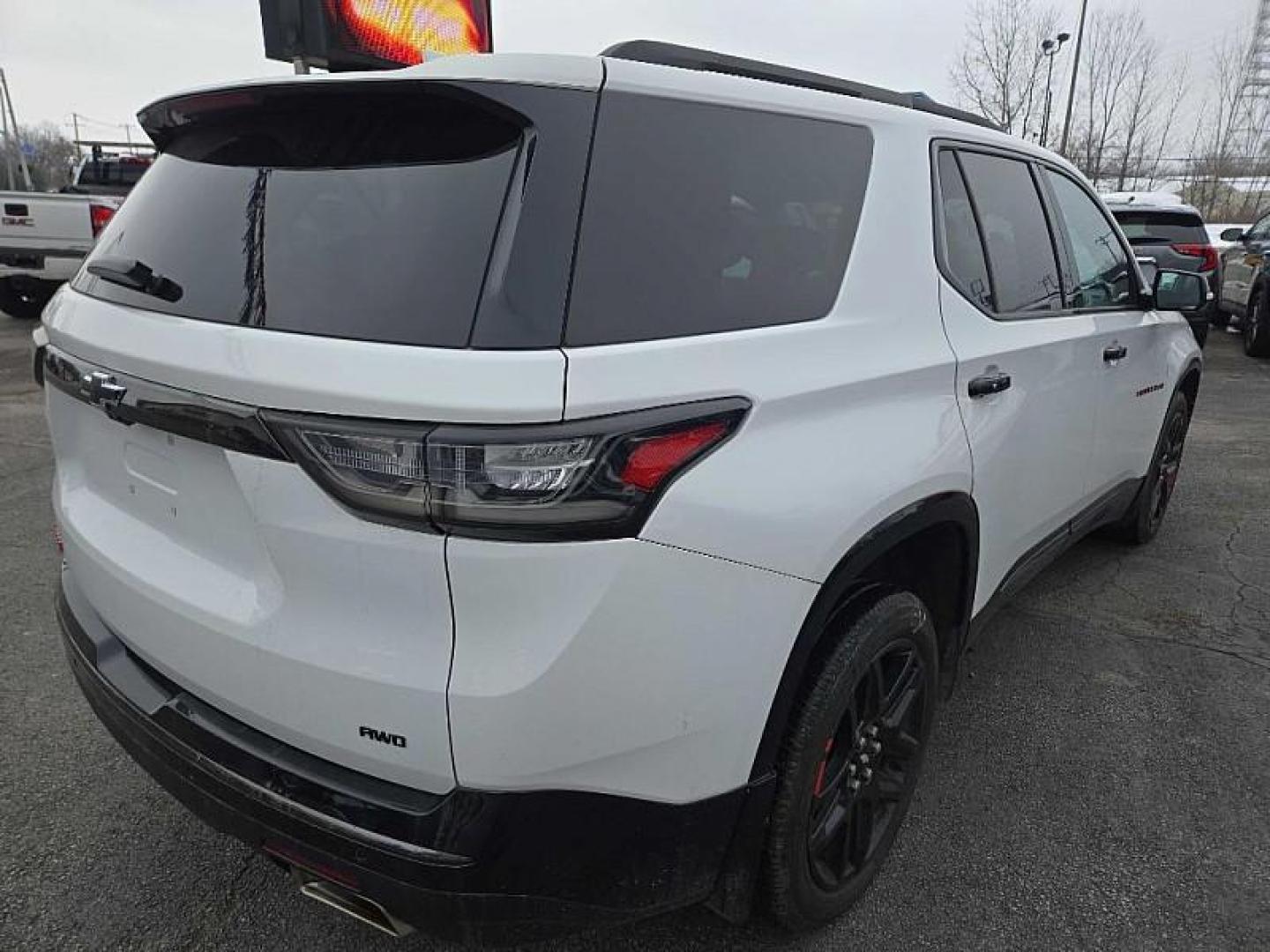 2018 WHITE /BLACK Chevrolet Traverse Premier AWD (1GNEVJKW7JJ) with an 3.6L V6 DOHC 24V engine, 9A transmission, located at 3304 Woodville Road, Northwood, OH, 43619, (419) 210-8019, 41.612694, -83.480743 - Your #1 Destination for Auto Loans and mdash;No Matter Your Credit!At our dealership, we believe everyone deserves the opportunity to drive their dream car and mdash;whether you have good credit, bad credit, or no credit at all. With a wide selection of hundreds of cars, trucks, and SUVs, you'll fin - Photo#2