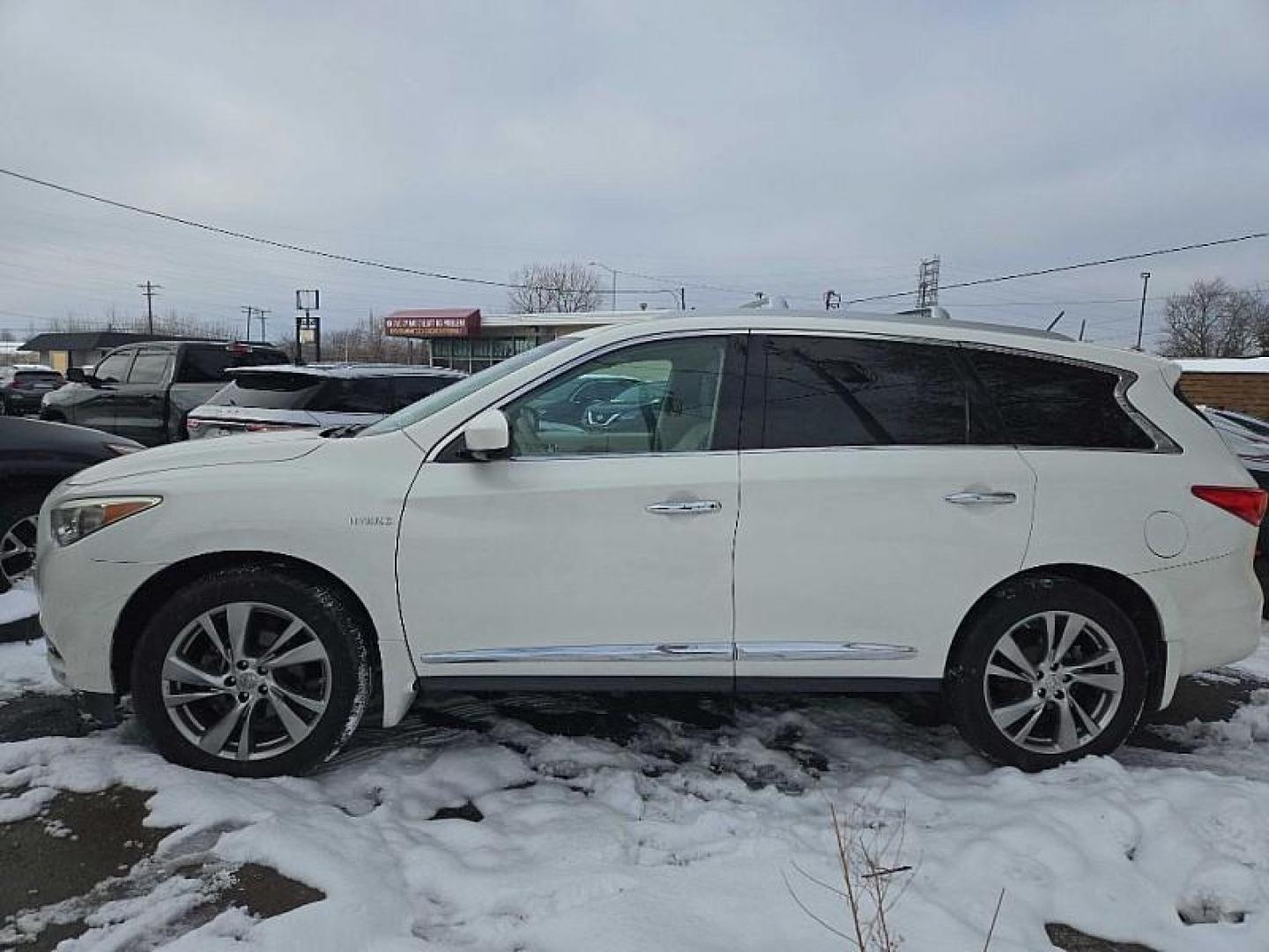 2014 WHITE /TAN Infiniti QX60 Hybrid AWD (5N1CL0MM0EC) with an 2.5L L4 DOHC 16V HYBRID engine, Continuously Variable Transmission transmission, located at 3304 Woodville Road, Northwood, OH, 43619, (419) 210-8019, 41.612694, -83.480743 - Your #1 Destination for Auto Loans and mdash;No Matter Your Credit!At our dealership, we believe everyone deserves the opportunity to drive their dream car and mdash;whether you have good credit, bad credit, or no credit at all. With a wide selection of hundreds of cars, trucks, and SUVs, you'll fin - Photo#3