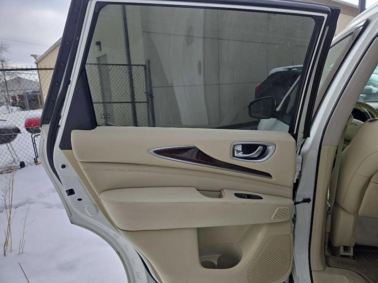 2014 WHITE /TAN Infiniti QX60 Hybrid AWD (5N1CL0MM0EC) with an 2.5L L4 DOHC 16V HYBRID engine, Continuously Variable Transmission transmission, located at 3304 Woodville Road, Northwood, OH, 43619, (419) 210-8019, 41.612694, -83.480743 - Your #1 Destination for Auto Loans and mdash;No Matter Your Credit!At our dealership, we believe everyone deserves the opportunity to drive their dream car and mdash;whether you have good credit, bad credit, or no credit at all. With a wide selection of hundreds of cars, trucks, and SUVs, you'll fin - Photo#10