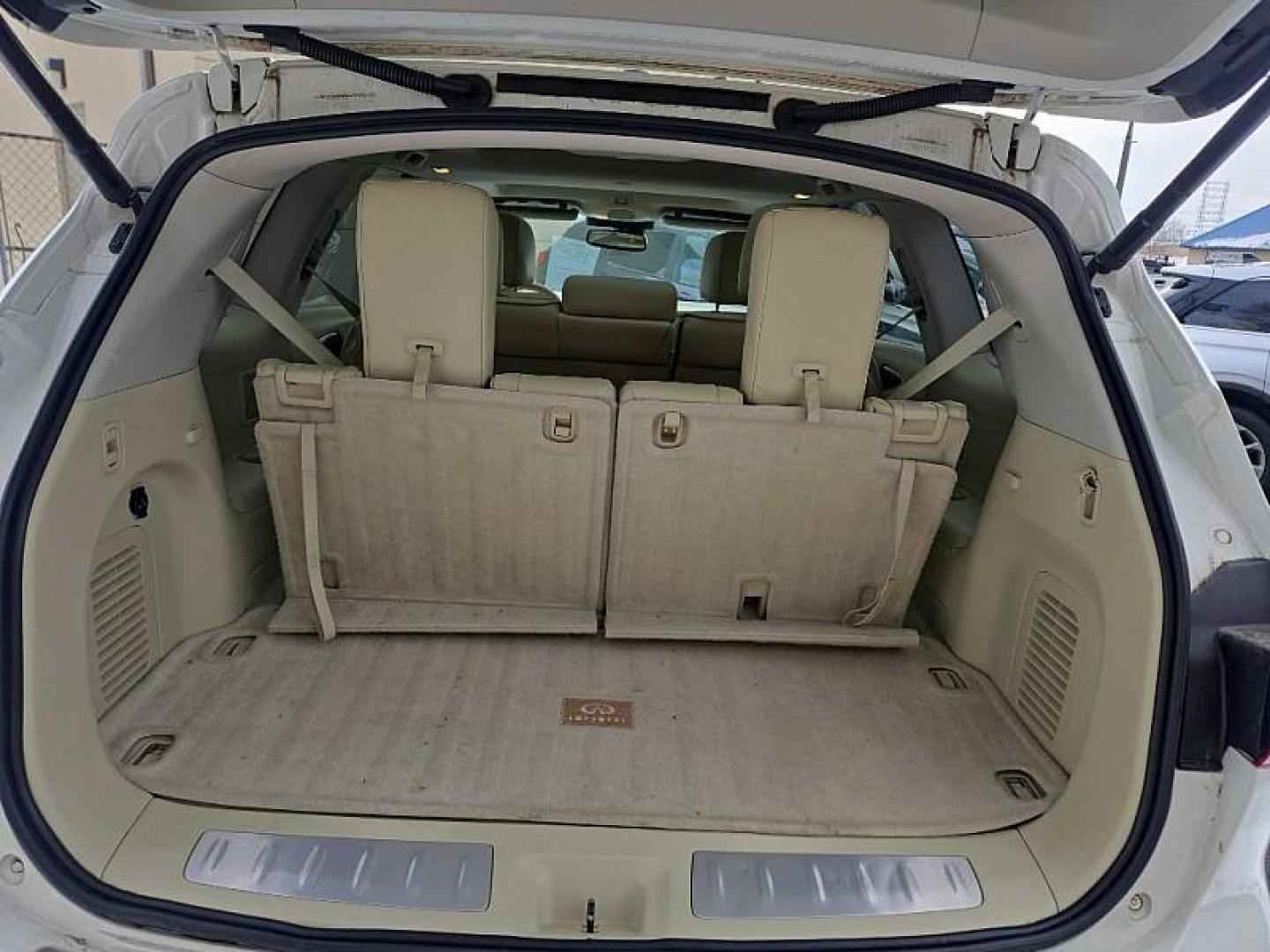 2014 WHITE /TAN Infiniti QX60 Hybrid AWD (5N1CL0MM0EC) with an 2.5L L4 DOHC 16V HYBRID engine, Continuously Variable Transmission transmission, located at 3304 Woodville Road, Northwood, OH, 43619, (419) 210-8019, 41.612694, -83.480743 - Your #1 Destination for Auto Loans and mdash;No Matter Your Credit!At our dealership, we believe everyone deserves the opportunity to drive their dream car and mdash;whether you have good credit, bad credit, or no credit at all. With a wide selection of hundreds of cars, trucks, and SUVs, you'll fin - Photo#13